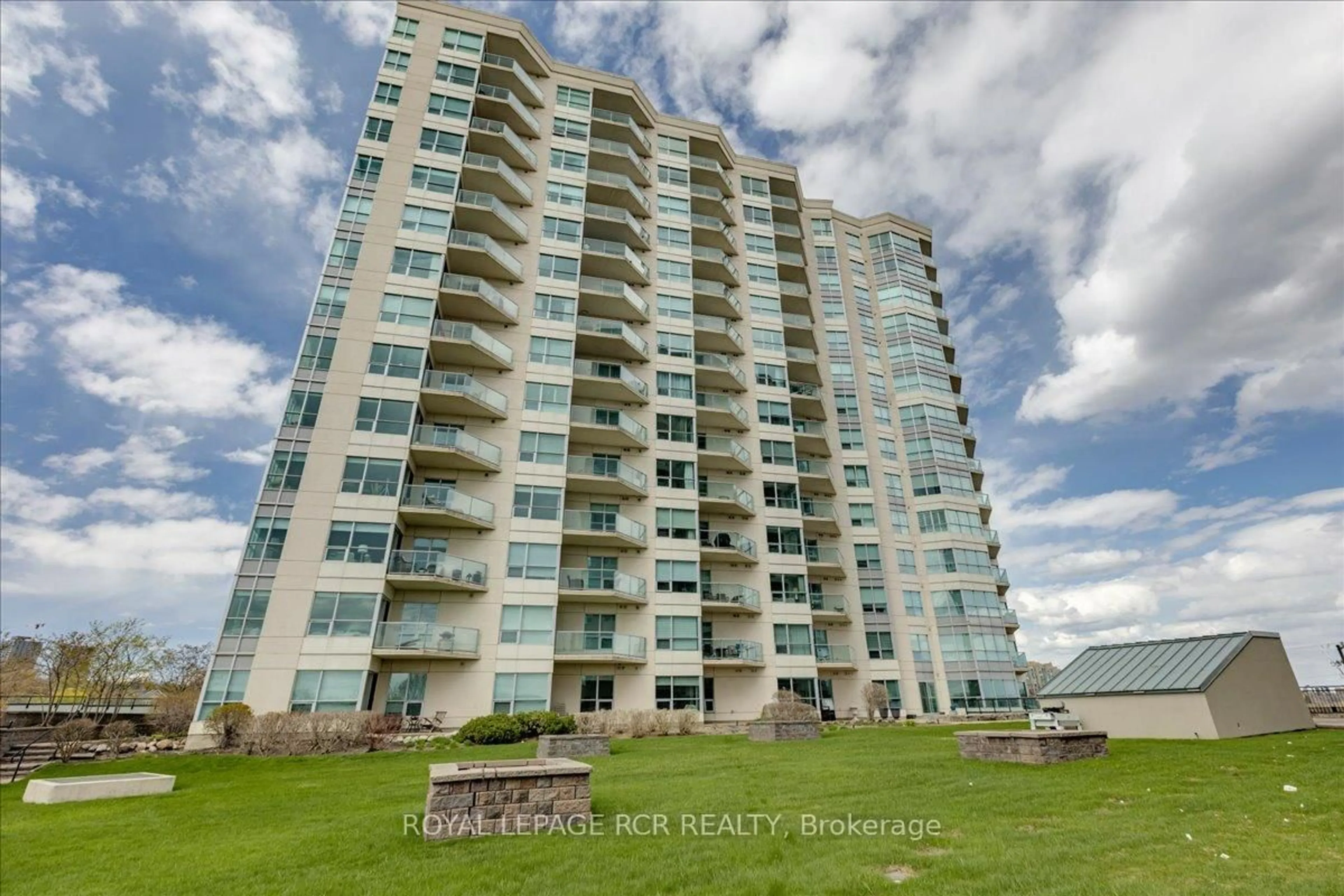 A pic from outside/outdoor area/front of a property/back of a property/a pic from drone, water/lake/river/ocean view for 6 Toronto St #306, Barrie Ontario L4N 9R2