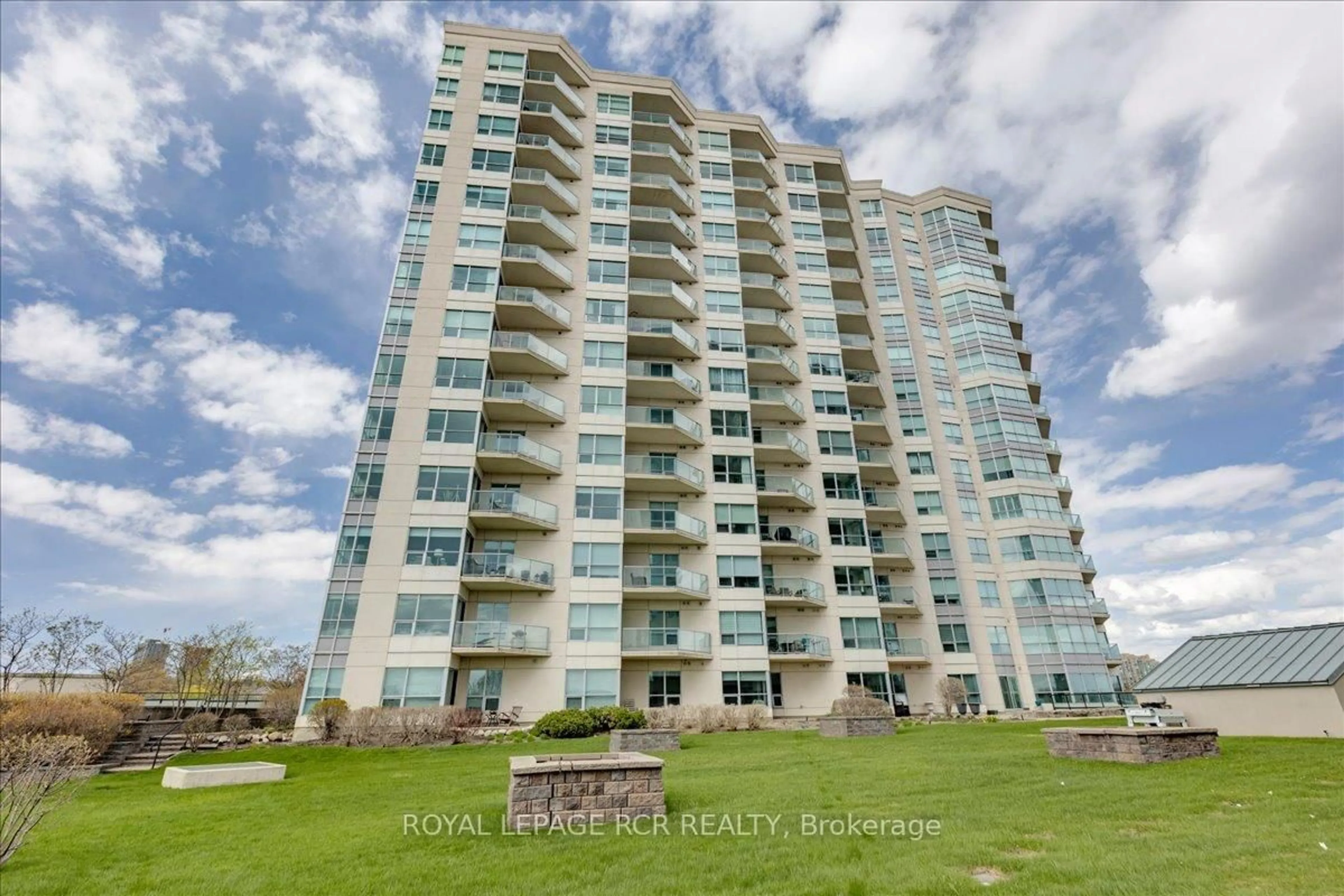 A pic from outside/outdoor area/front of a property/back of a property/a pic from drone, water/lake/river/ocean view for 6 Toronto St #306, Barrie Ontario L4N 9R2