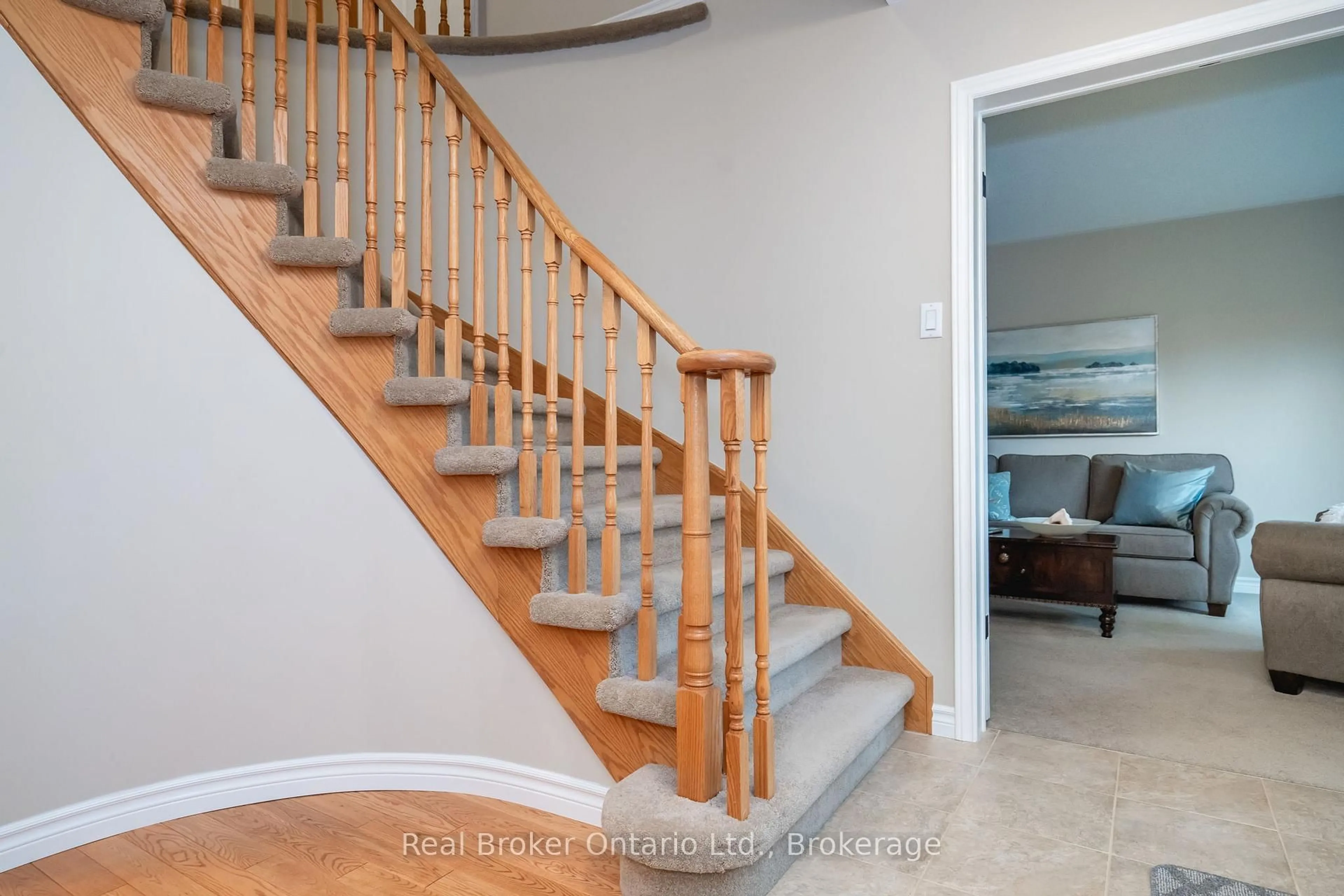 Stairs for 167 LUCKPORT Cres, Midland Ontario L4R 4Y1