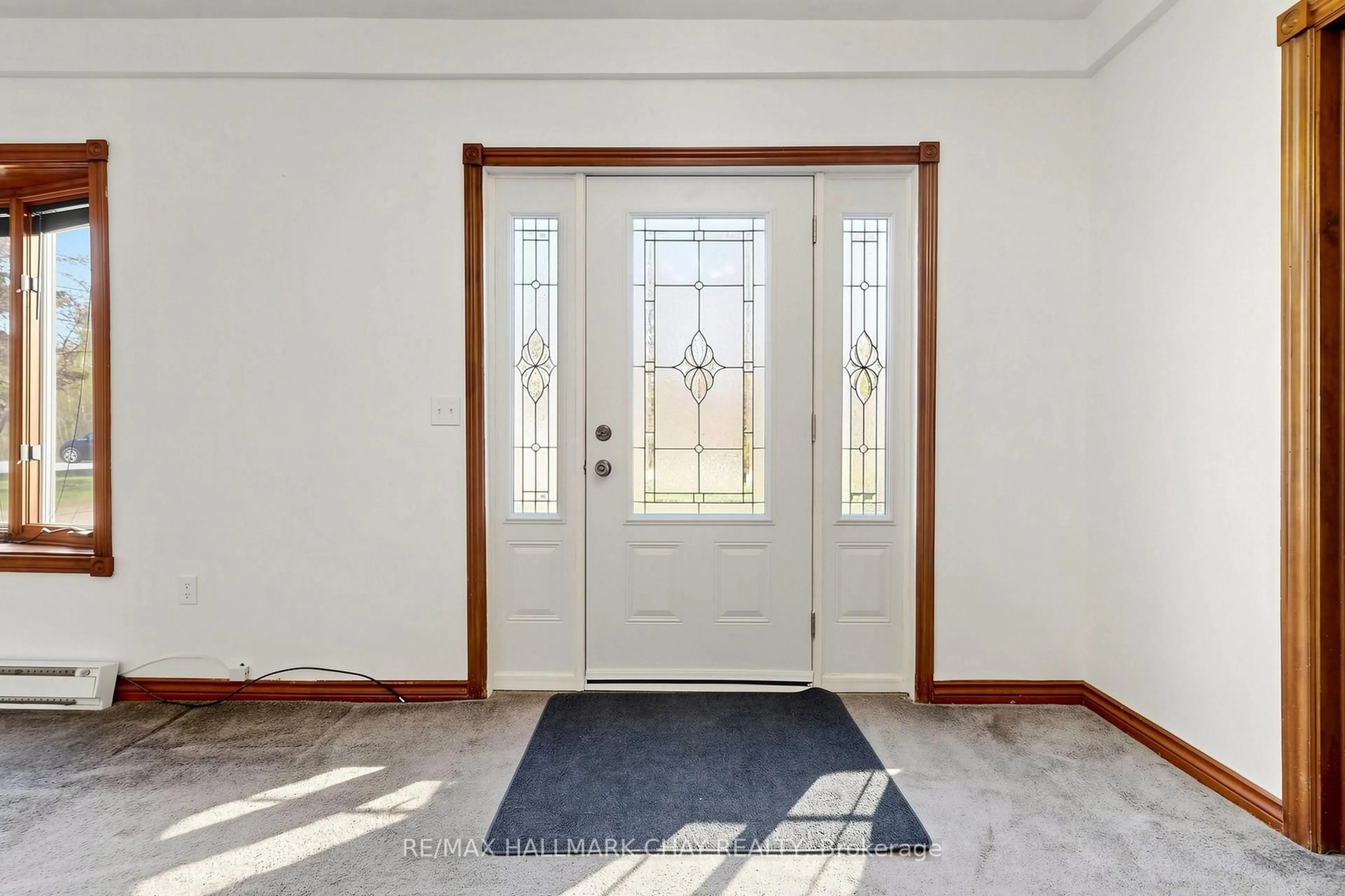 Indoor entryway for 255 Poplar Ave, Tay Ontario L0K 1R0