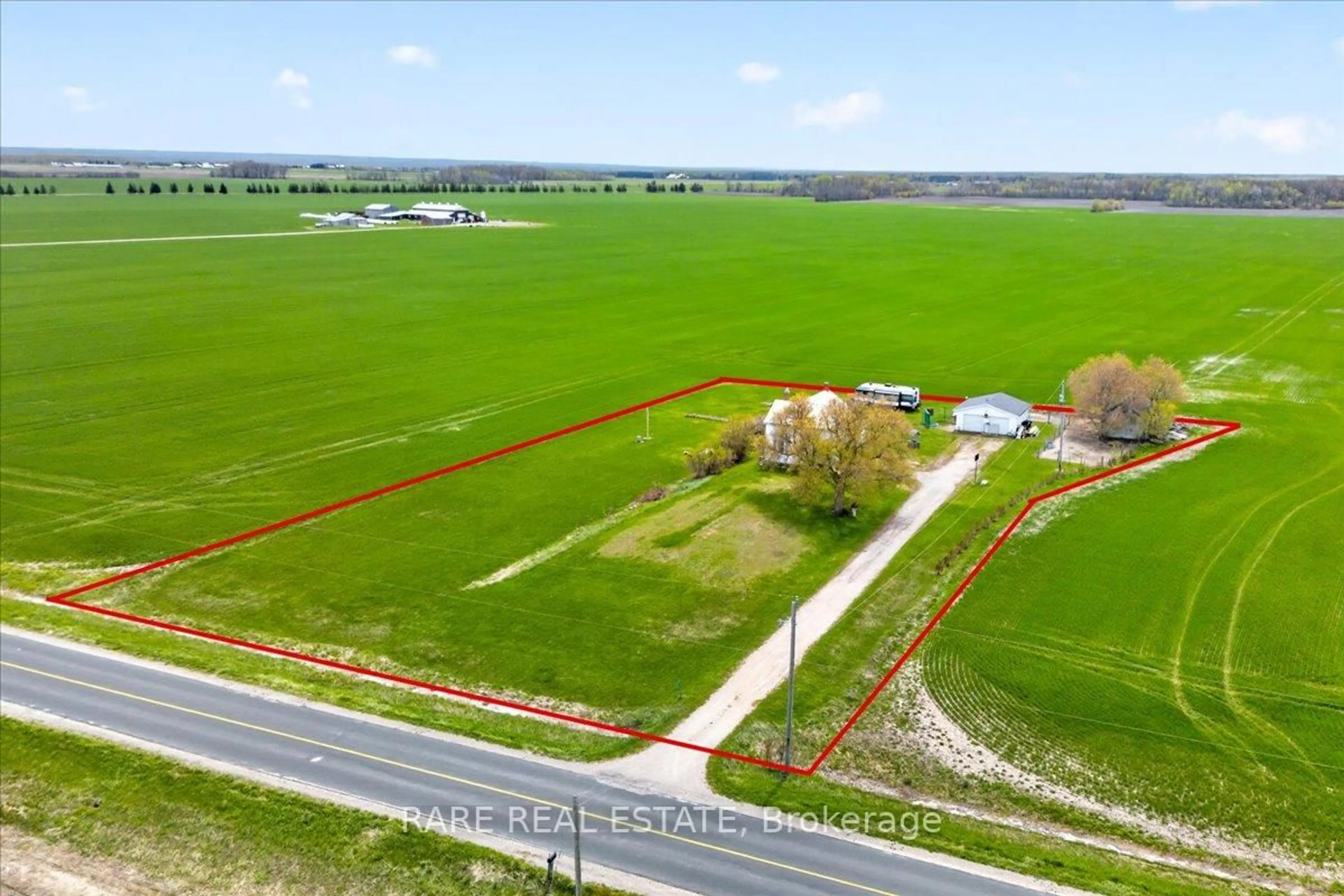 A pic from outside/outdoor area/front of a property/back of a property/a pic from drone, unknown for 4961 Concession 9 Rd, Clearview Ontario L0M 1S0