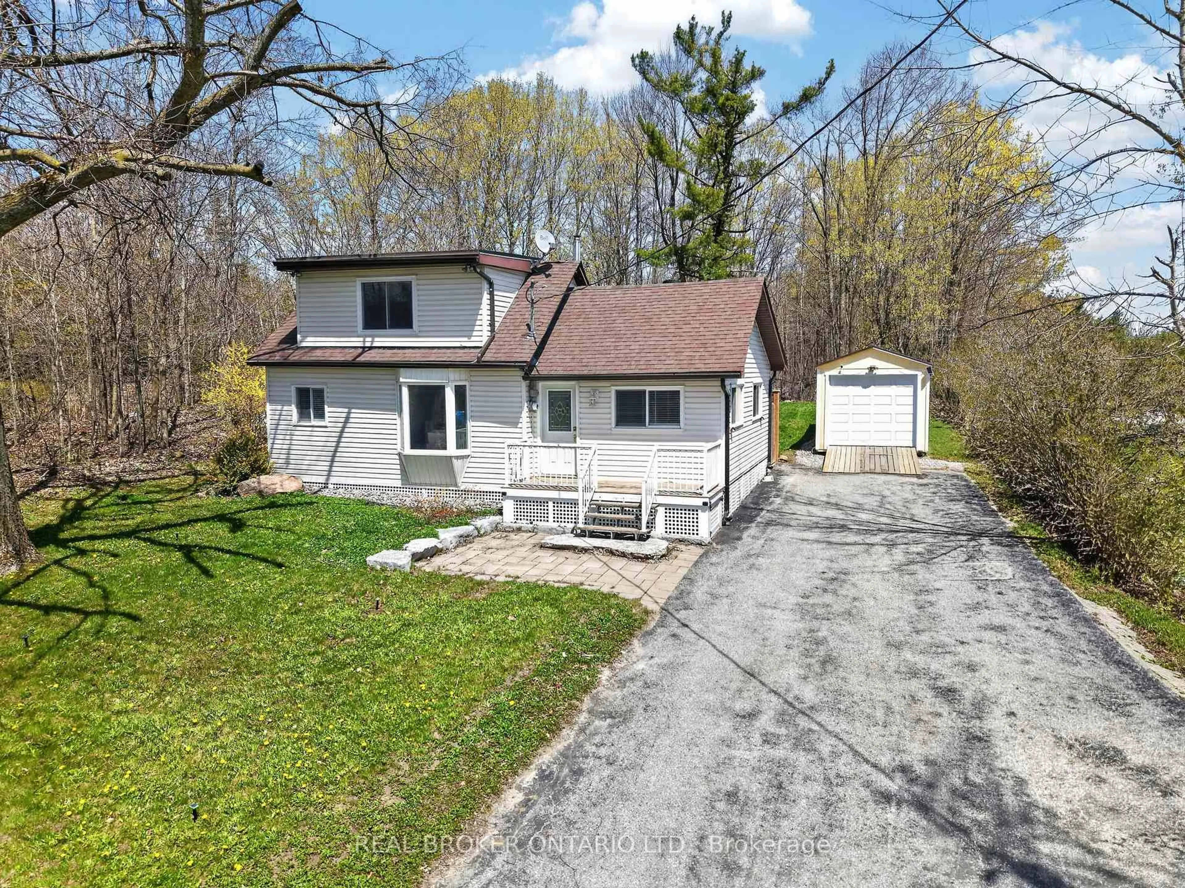 A pic from outside/outdoor area/front of a property/back of a property/a pic from drone, street for 3823 Burnside Line, Severn Ontario L3V 6H4