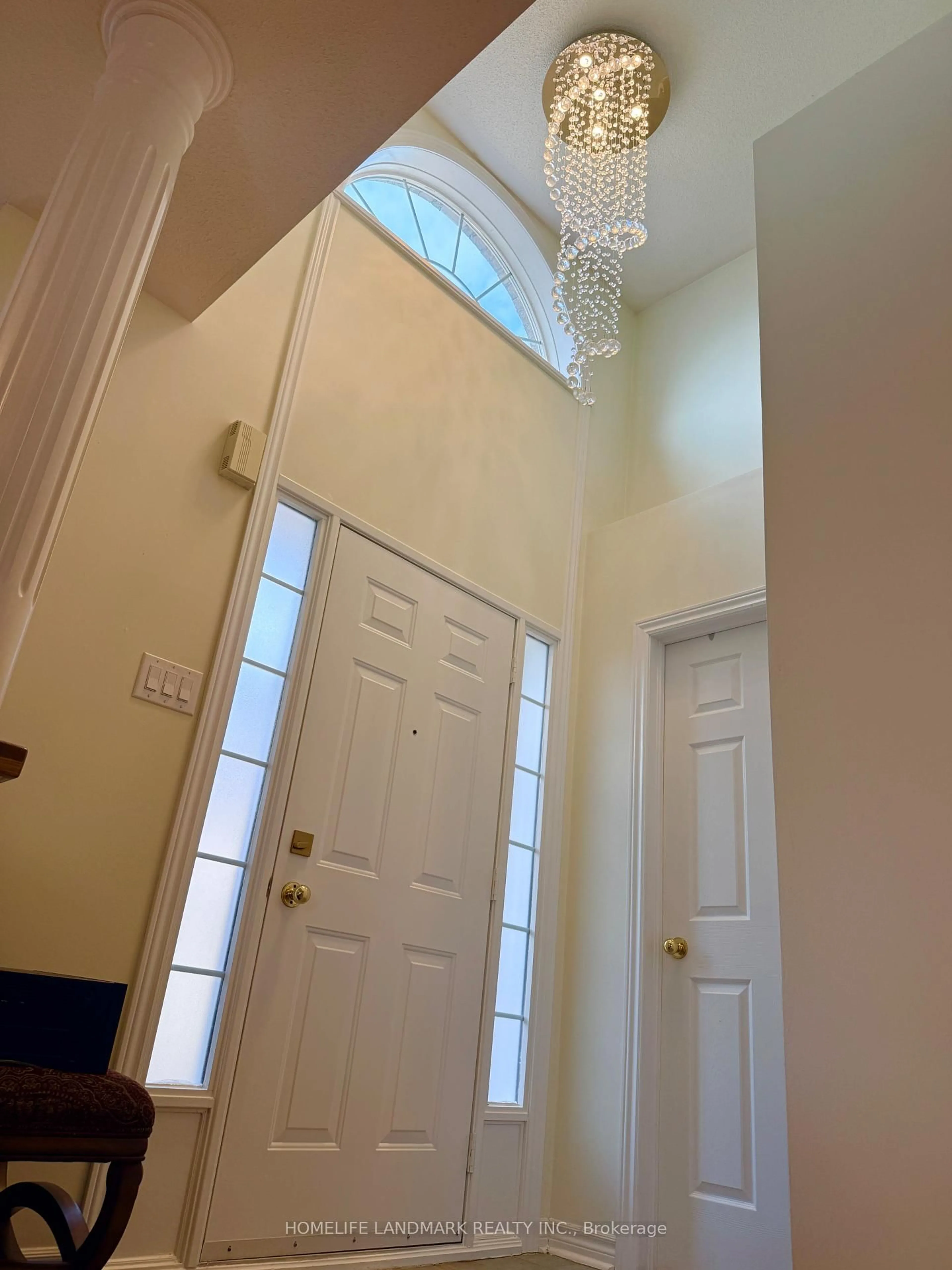 Indoor entryway for 15 Jagges Dr, Barrie Ontario L4N 0X1