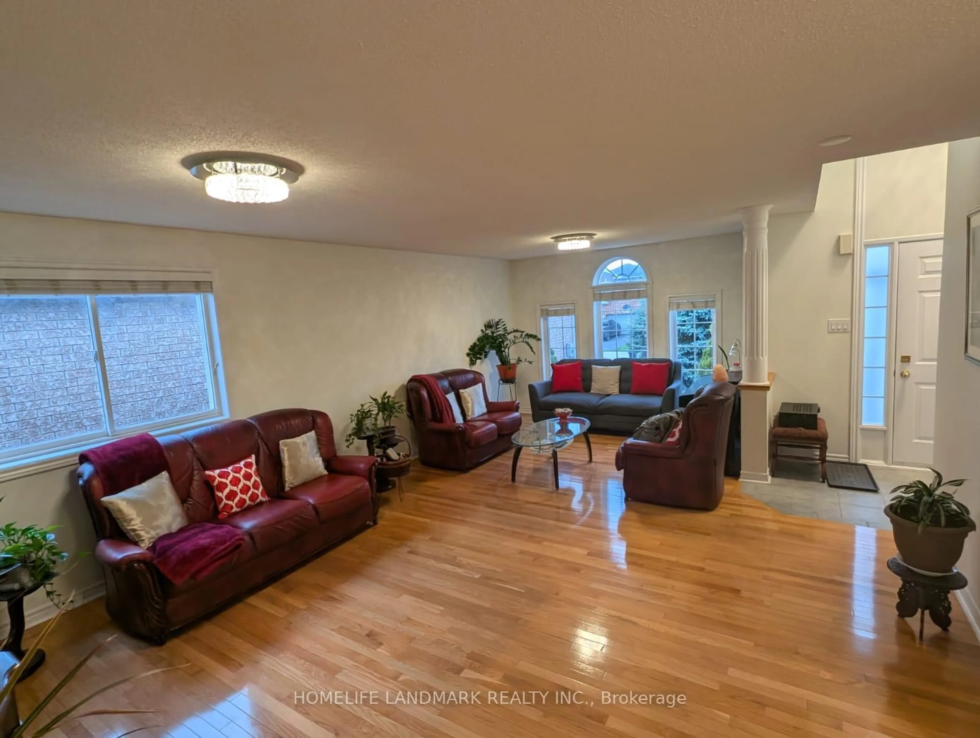 Living room with furniture, unknown for 15 Jagges Dr, Barrie Ontario L4N 0X1