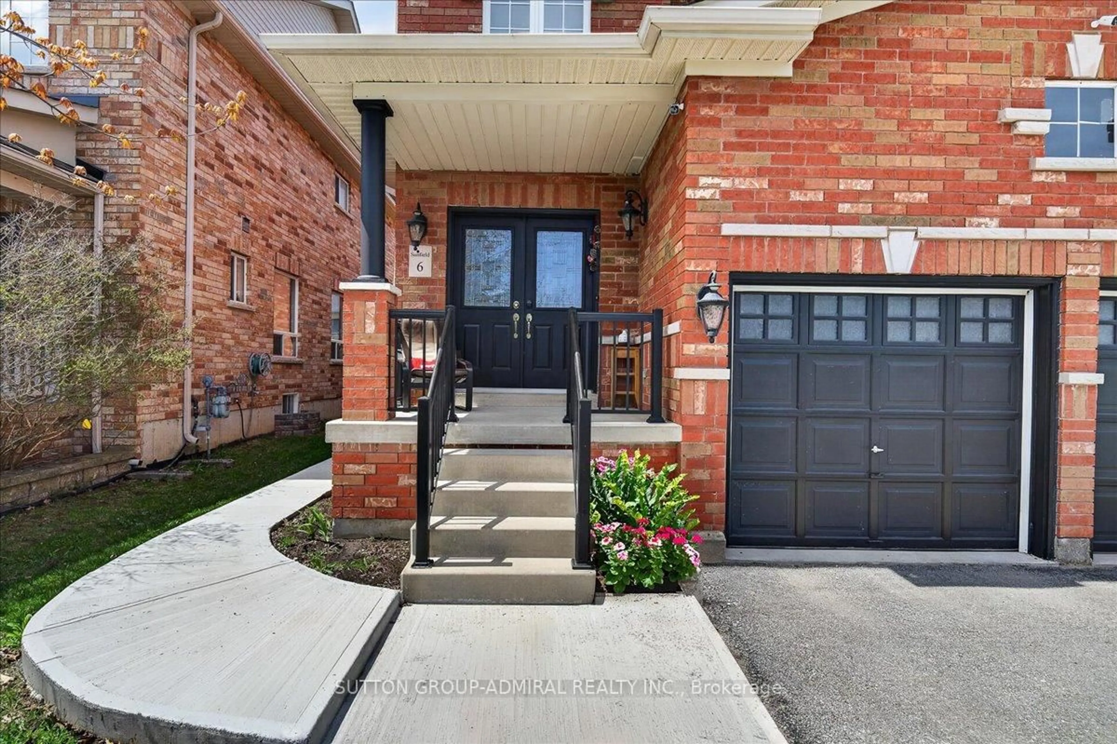 Home with brick exterior material, street for 6 White Cres, Barrie Ontario L4N 7M1