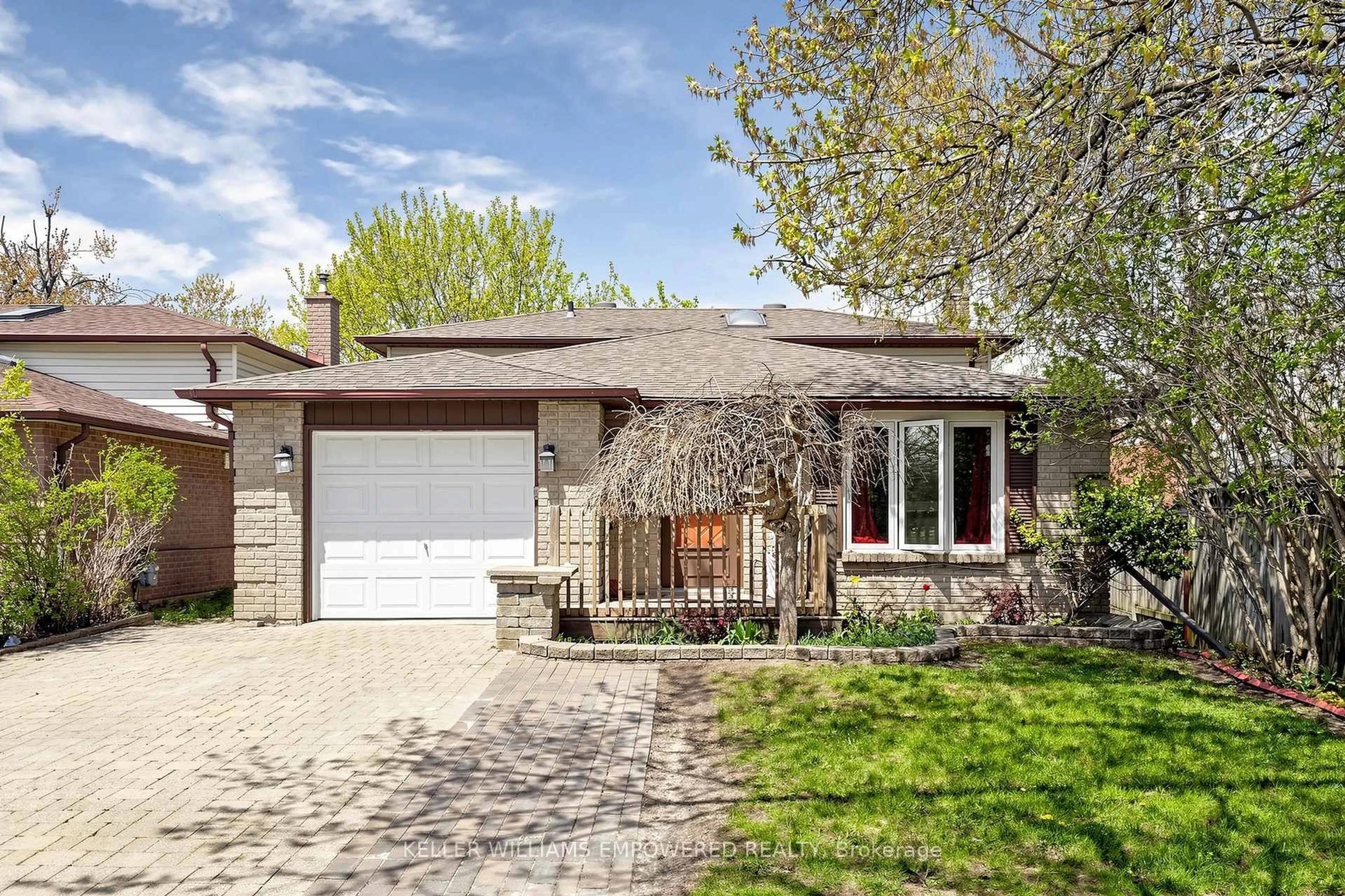 Home with brick exterior material, street for 40 Doris Dr, Barrie Ontario L4N 5L9