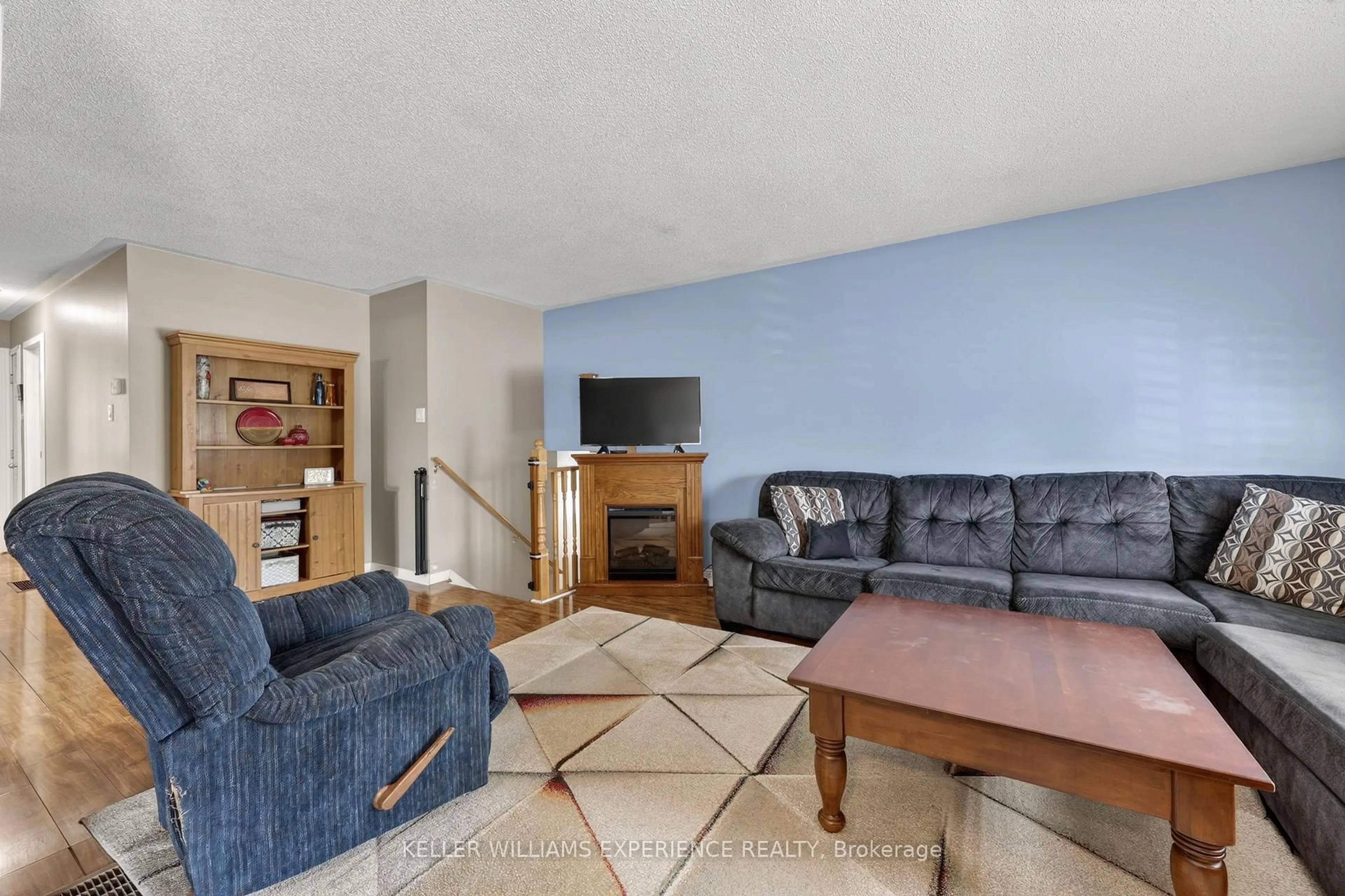 Living room with furniture, unknown for 645 Bayview Dr, Midland Ontario L4R 4Y7