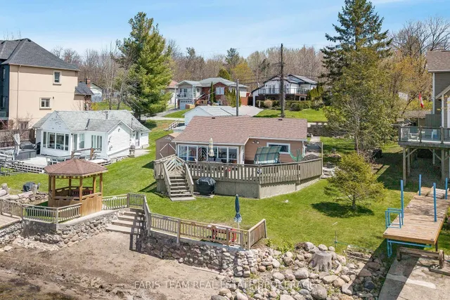 148 Hoyt Ave, Tay 4