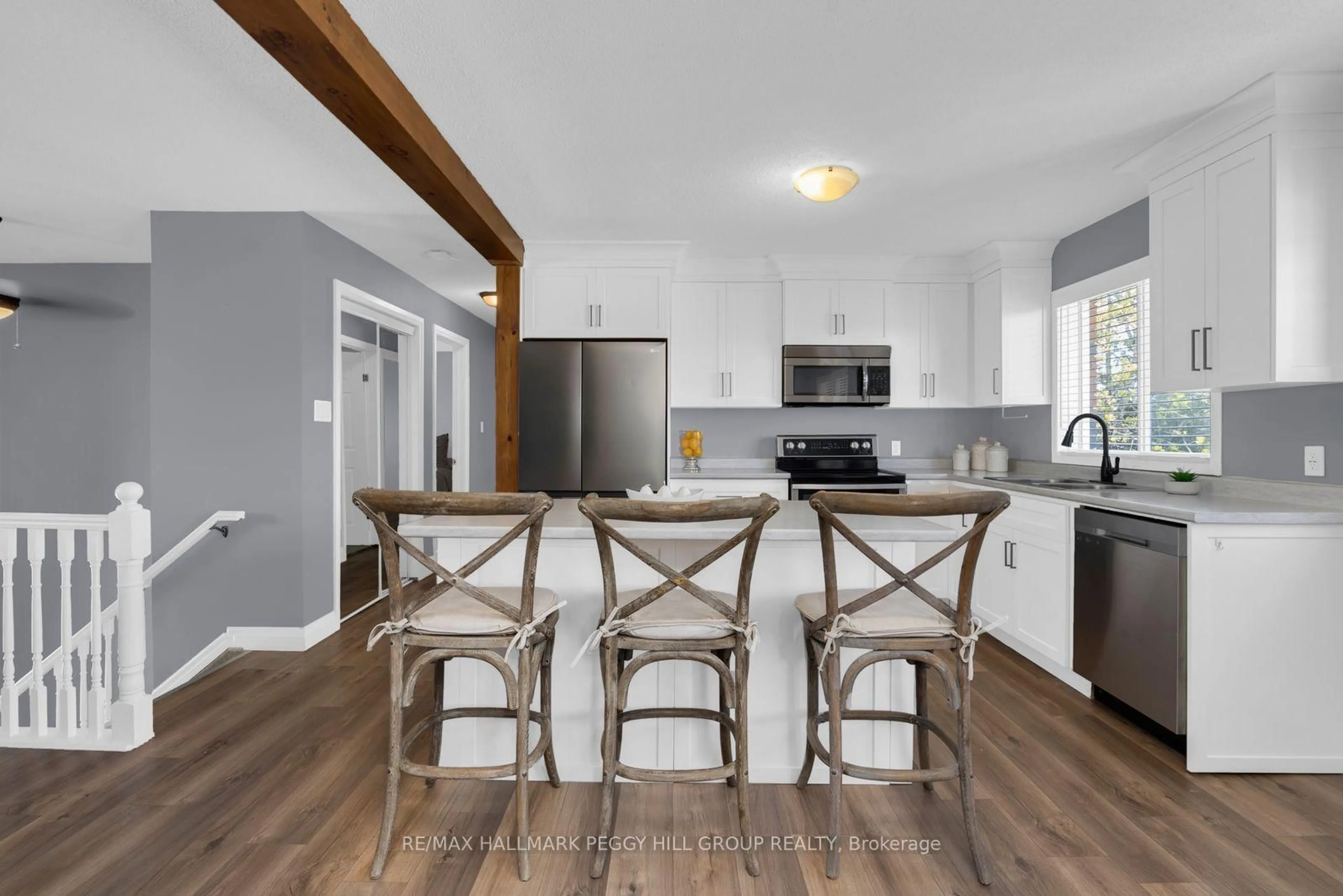 Open concept kitchen, unknown for 16 Glenview Ave, Springwater Ontario L0L 1P0