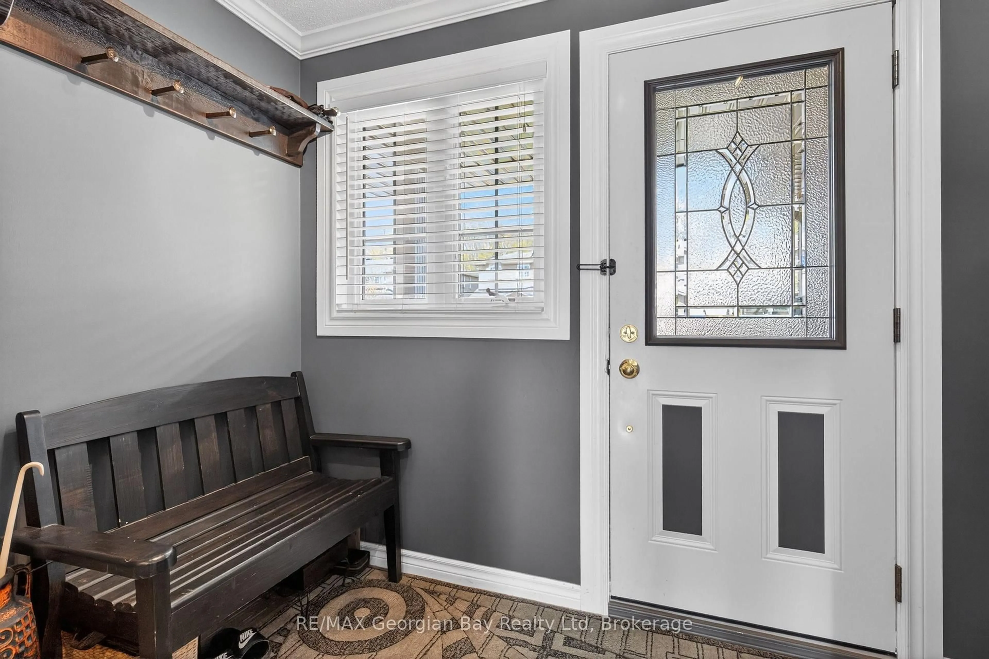 Indoor entryway for 177 Southwinds Cres, Midland Ontario L4R 0A2