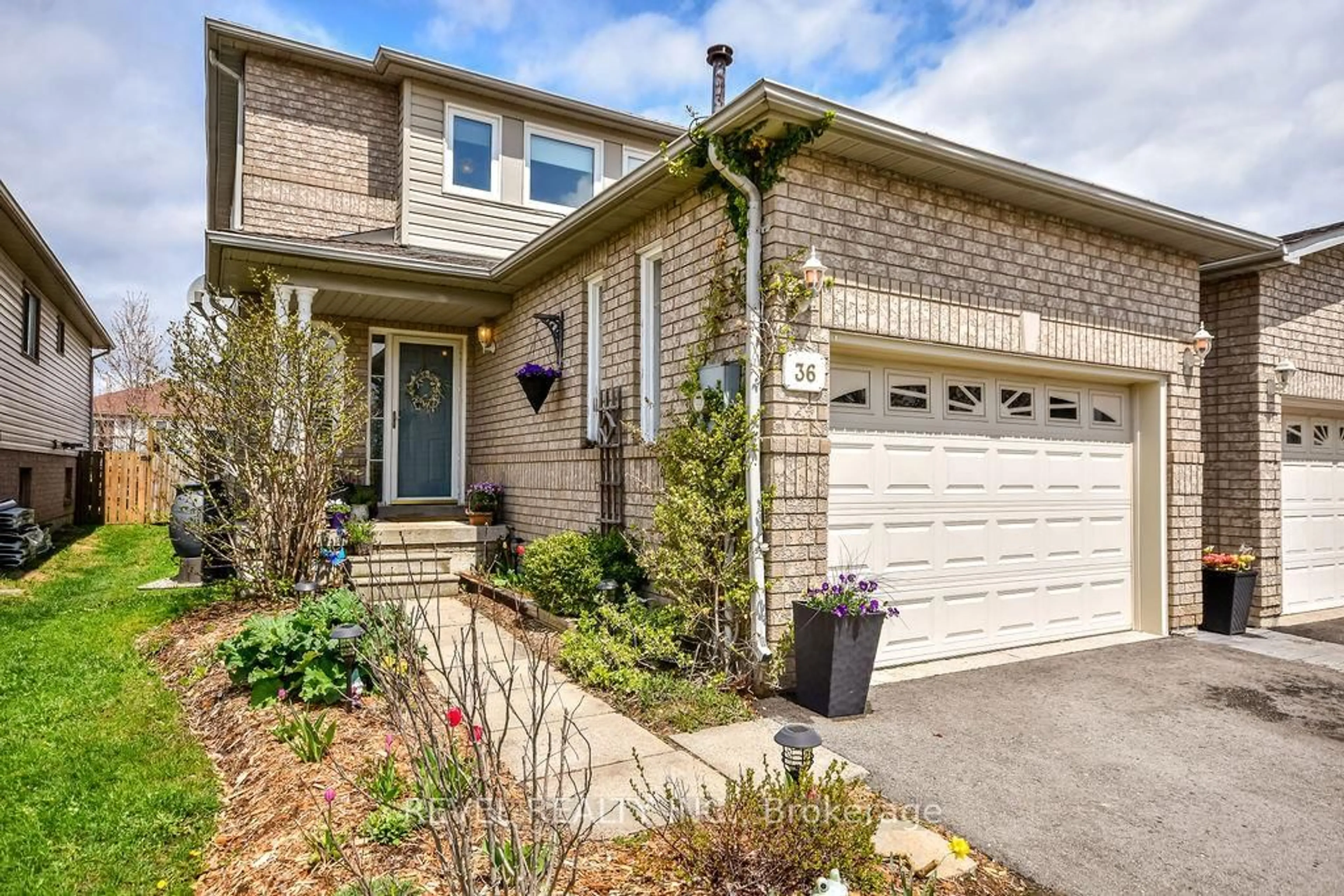 Home with brick exterior material, street for 36 Athabaska Rd, Barrie Ontario L4N 8E6