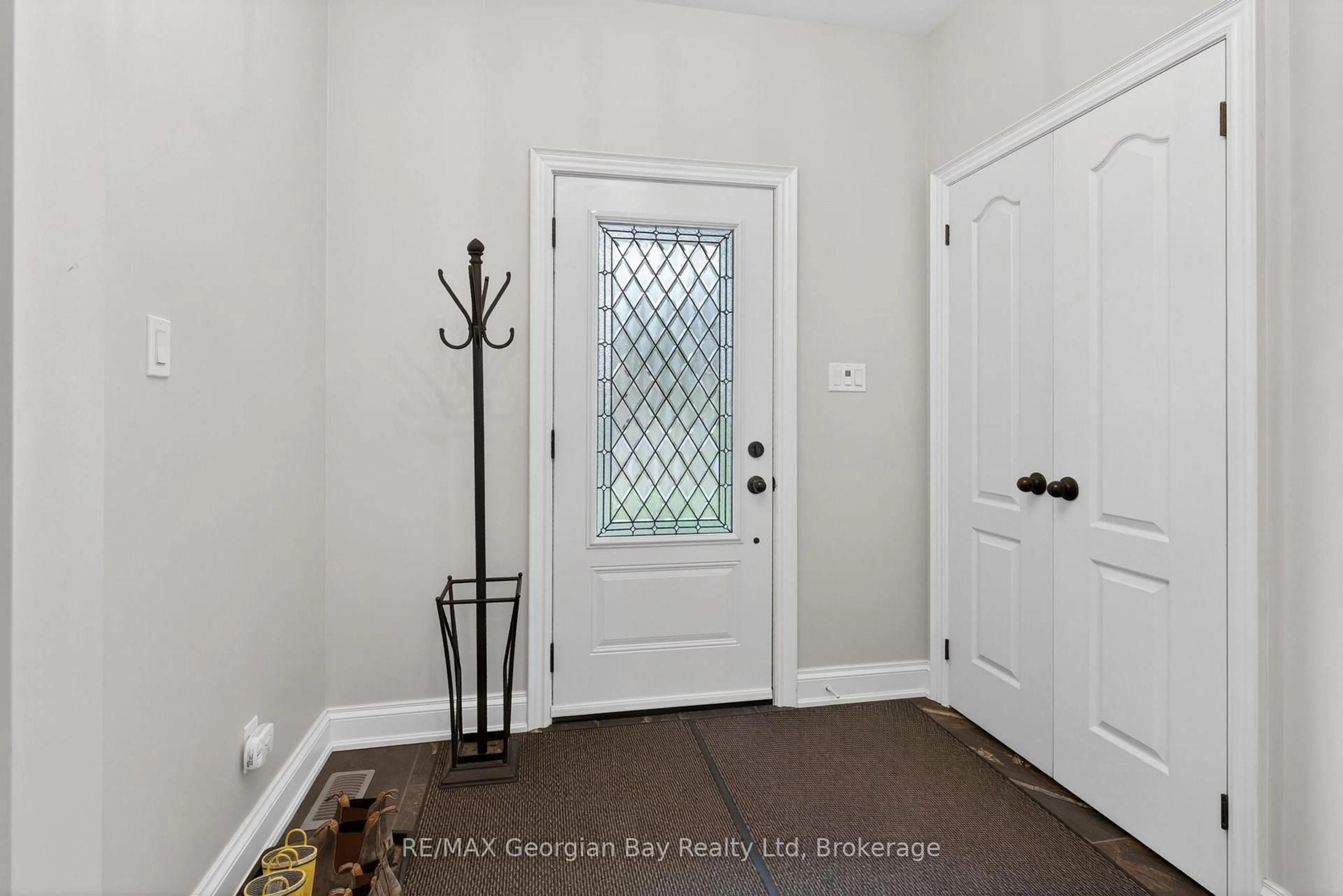 Indoor entryway for 73 Polish Ave, Penetanguishene Ontario L9M 1W8