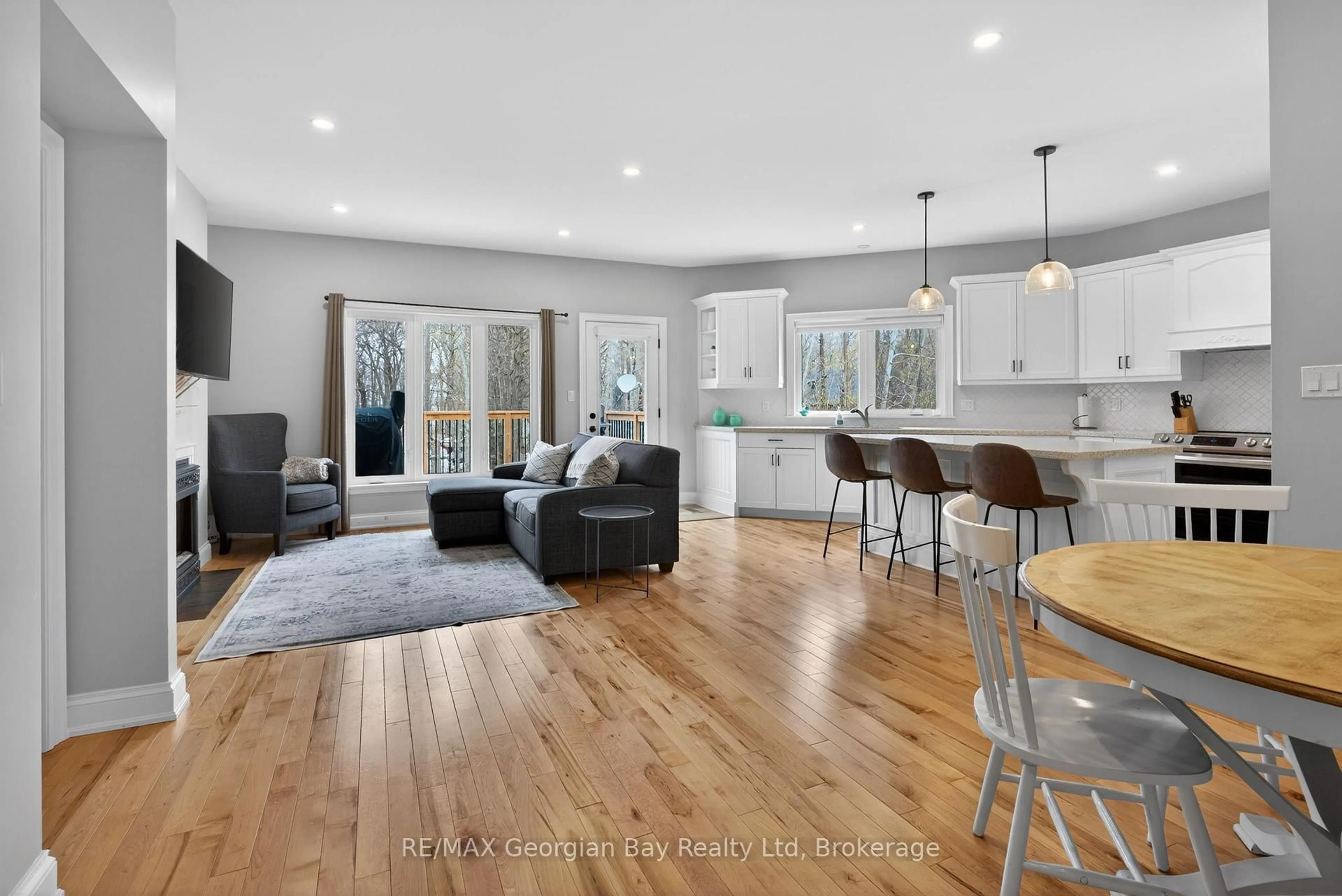 Open concept kitchen, unknown for 73 Polish Ave, Penetanguishene Ontario L9M 1W8