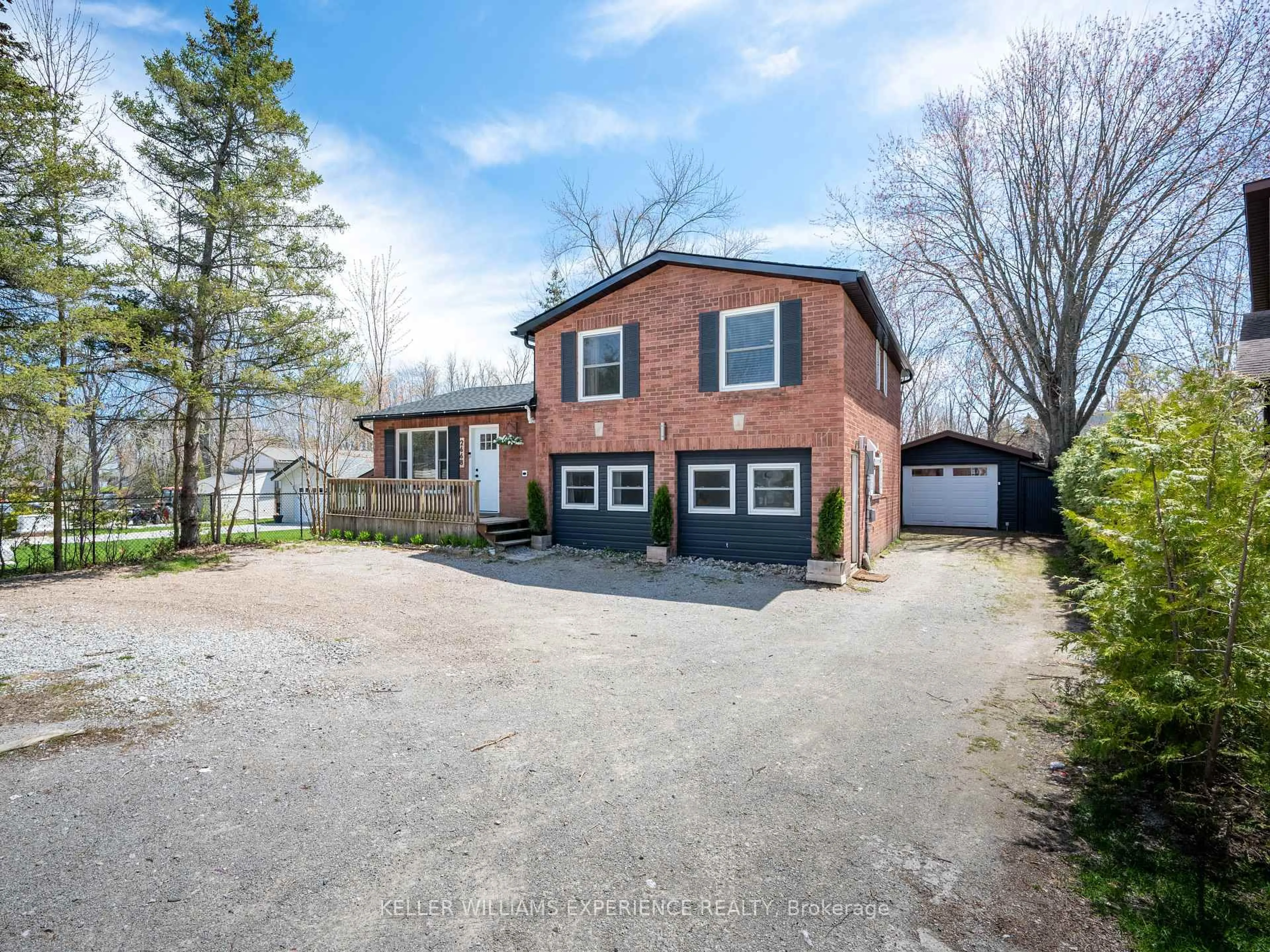 A pic from outside/outdoor area/front of a property/back of a property/a pic from drone, street for 2668 Westshore Cres, Severn Ontario L3V 0V8