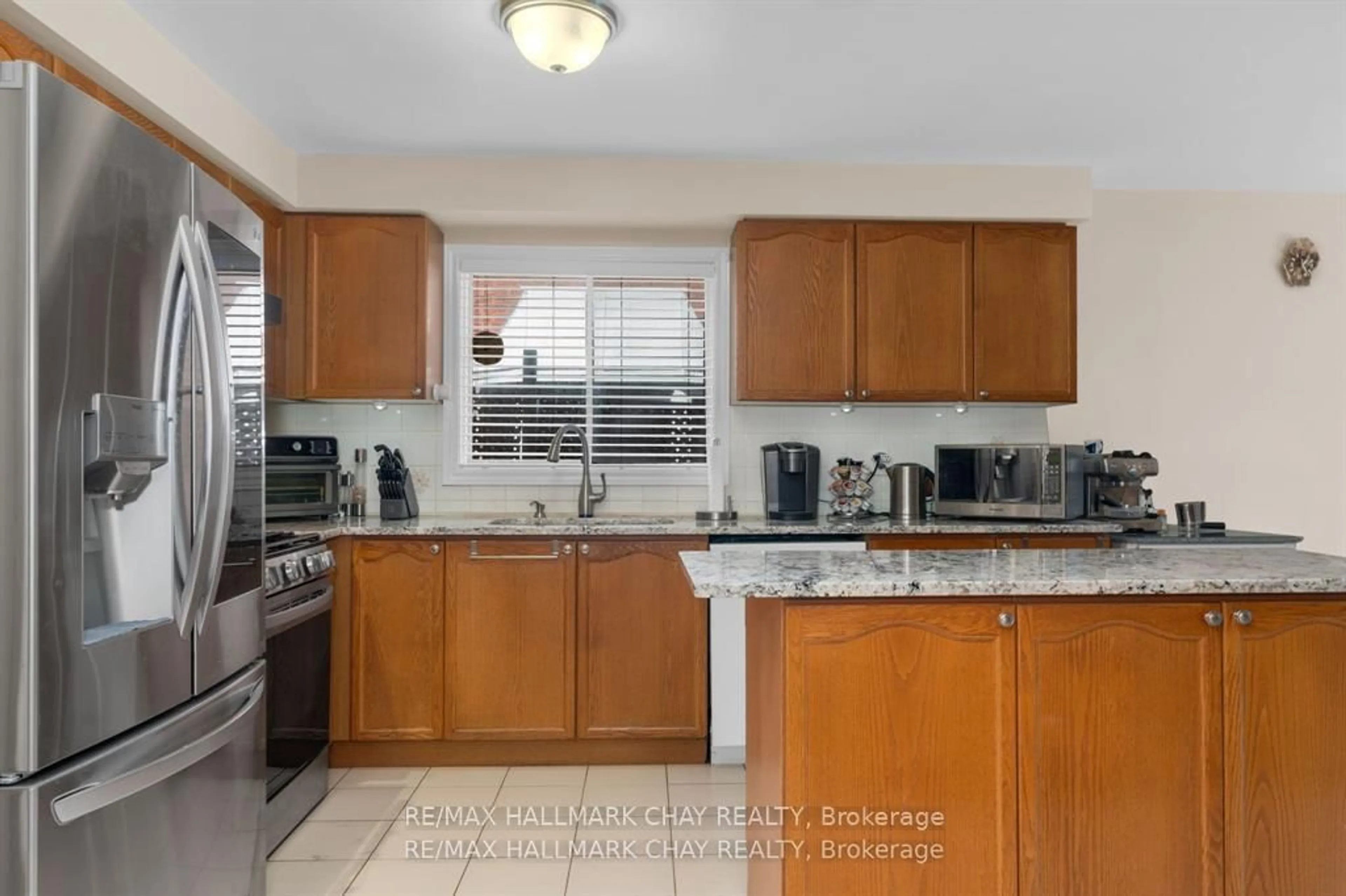 Standard kitchen, ceramic/tile floor for 82 Bishop Dr, Barrie Ontario L4N 7P4