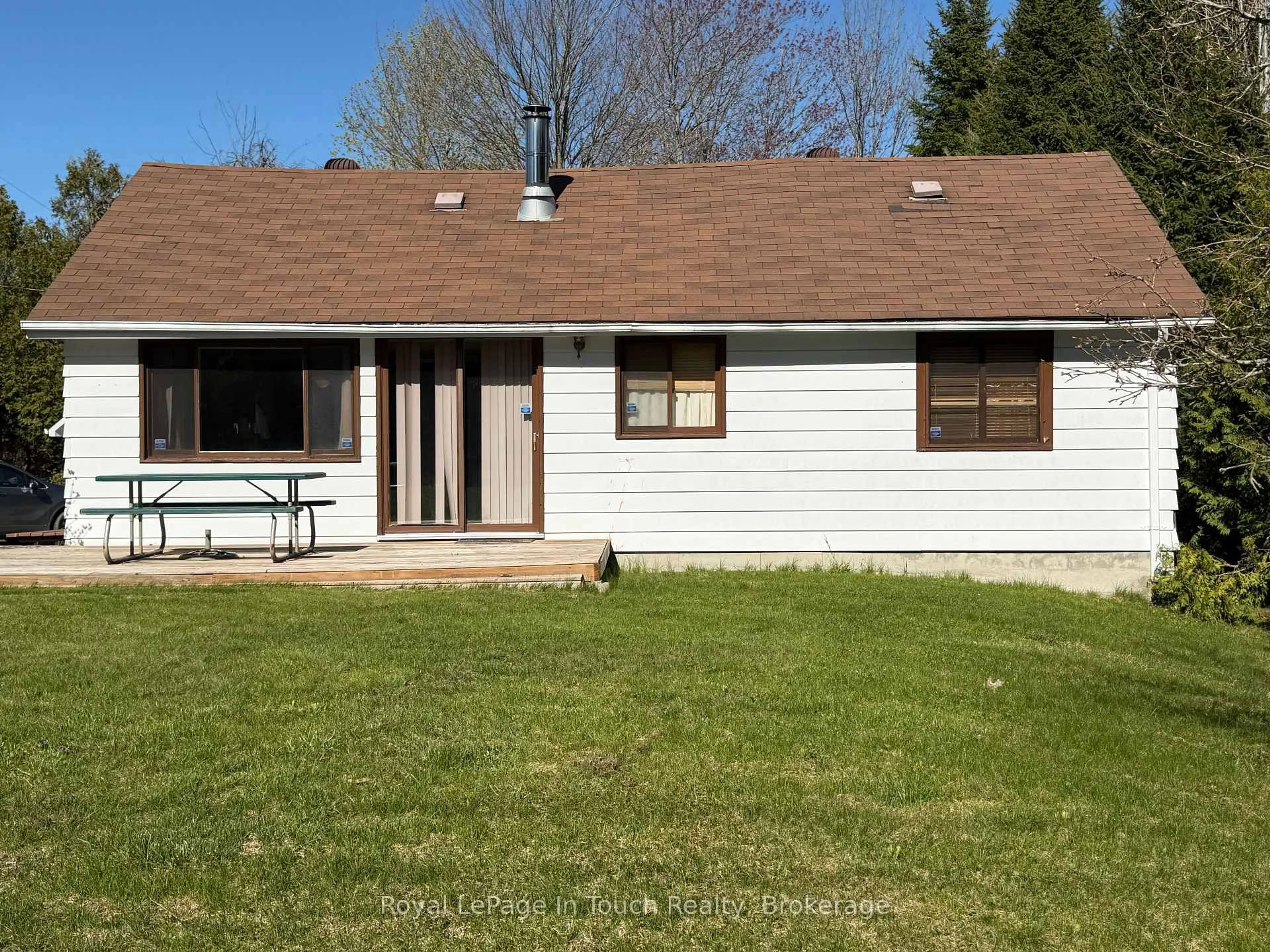 Home with vinyl exterior material, unknown for 43 Winterset Ave, Tiny Ontario L0L 2J0