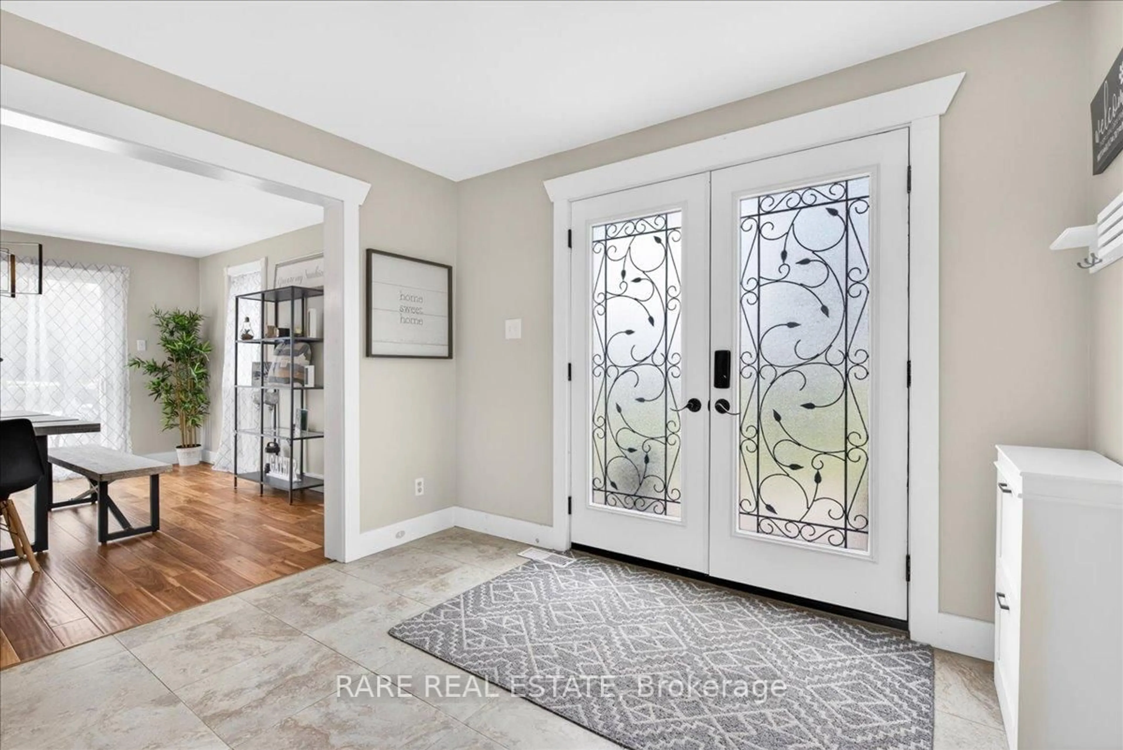 Indoor entryway for 2570 Creemore Ave, Clearview Ontario L0M 1N0