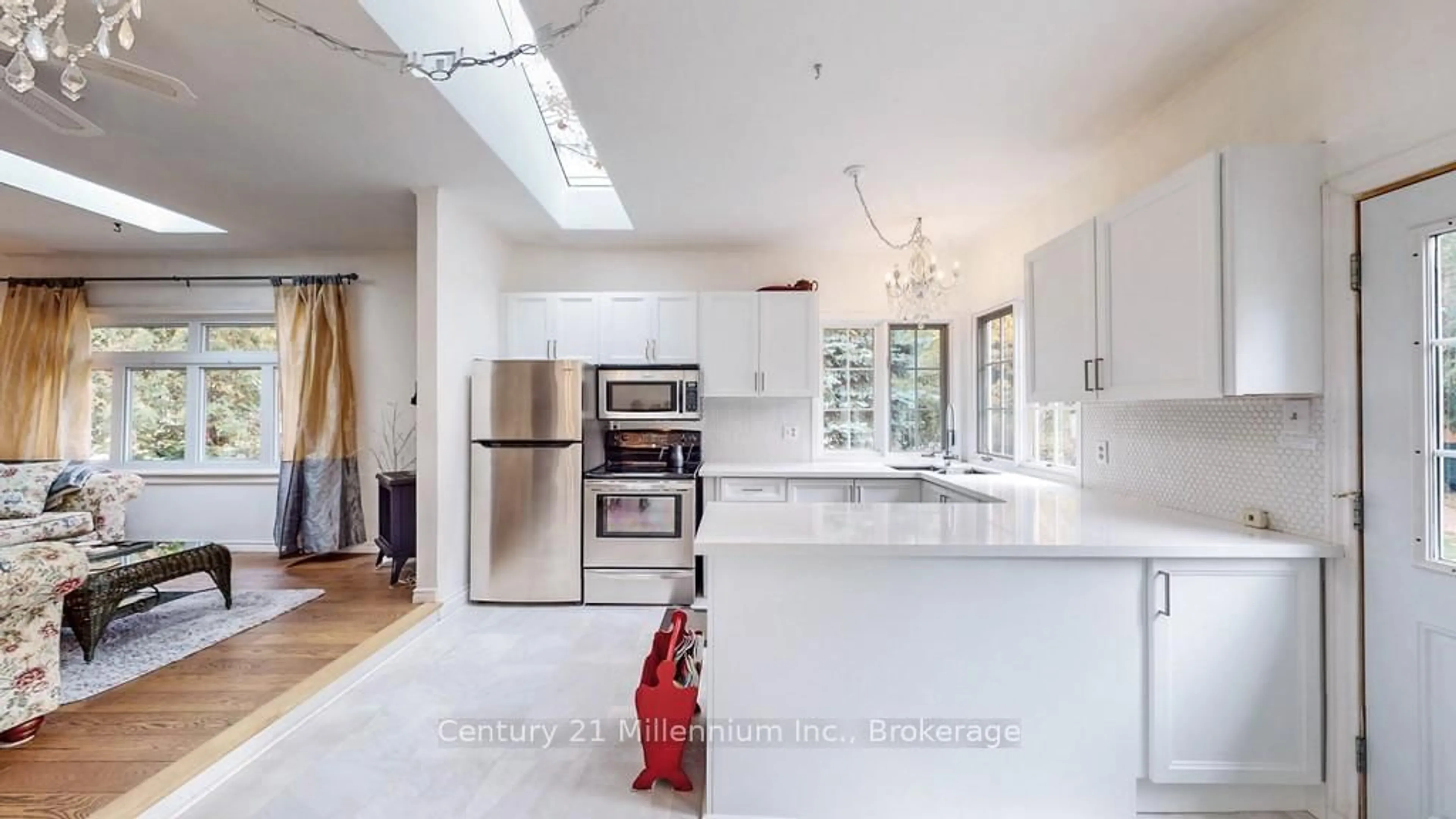 Open concept kitchen, ceramic/tile floor for 19 HASTINGS Ave, Tiny Ontario L0L 1P0