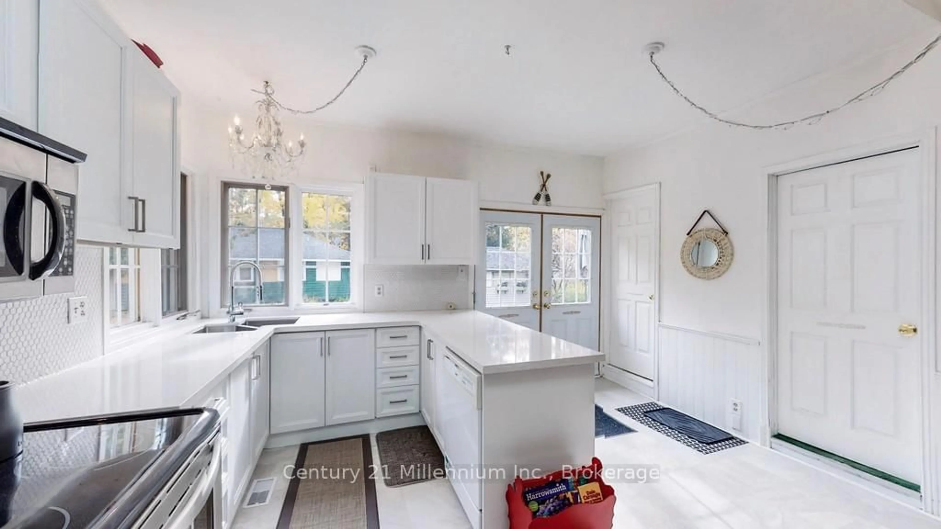 Open concept kitchen, ceramic/tile floor for 19 HASTINGS Ave, Tiny Ontario L0L 1P0