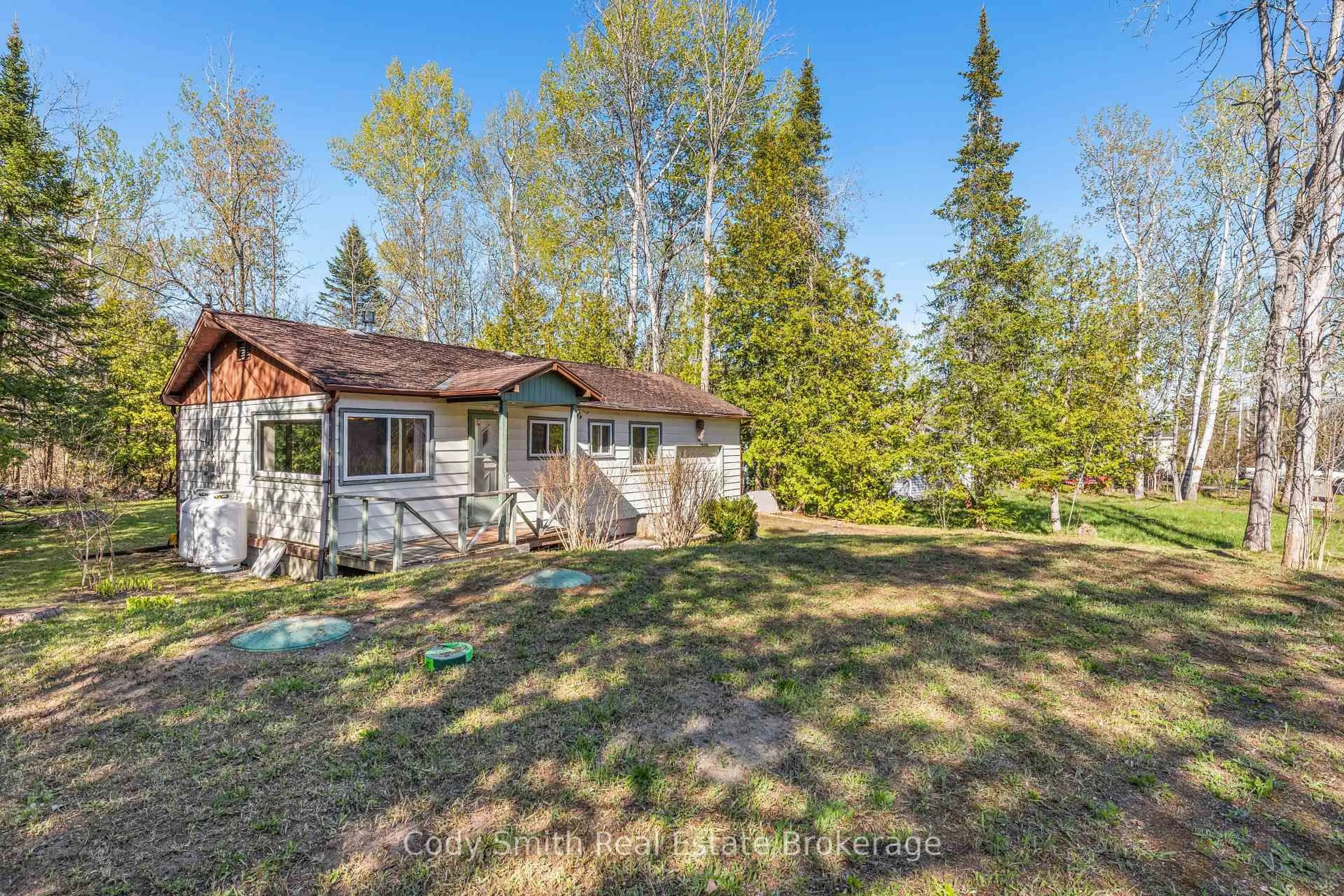 A pic from outside/outdoor area/front of a property/back of a property/a pic from drone, forest/trees view for 183 Paradise Ave, Tay Ontario L0K 1R0