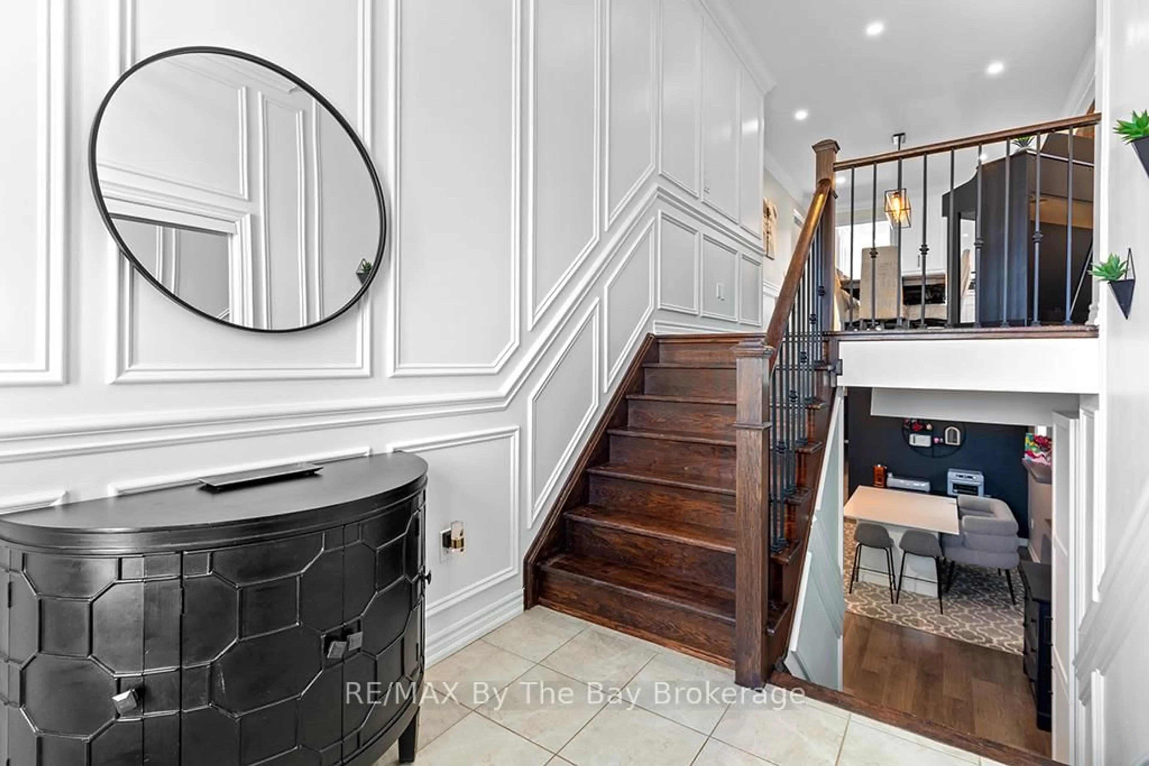 Indoor entryway for 6 Academy Ave, Wasaga Beach Ontario L9Z 0G9