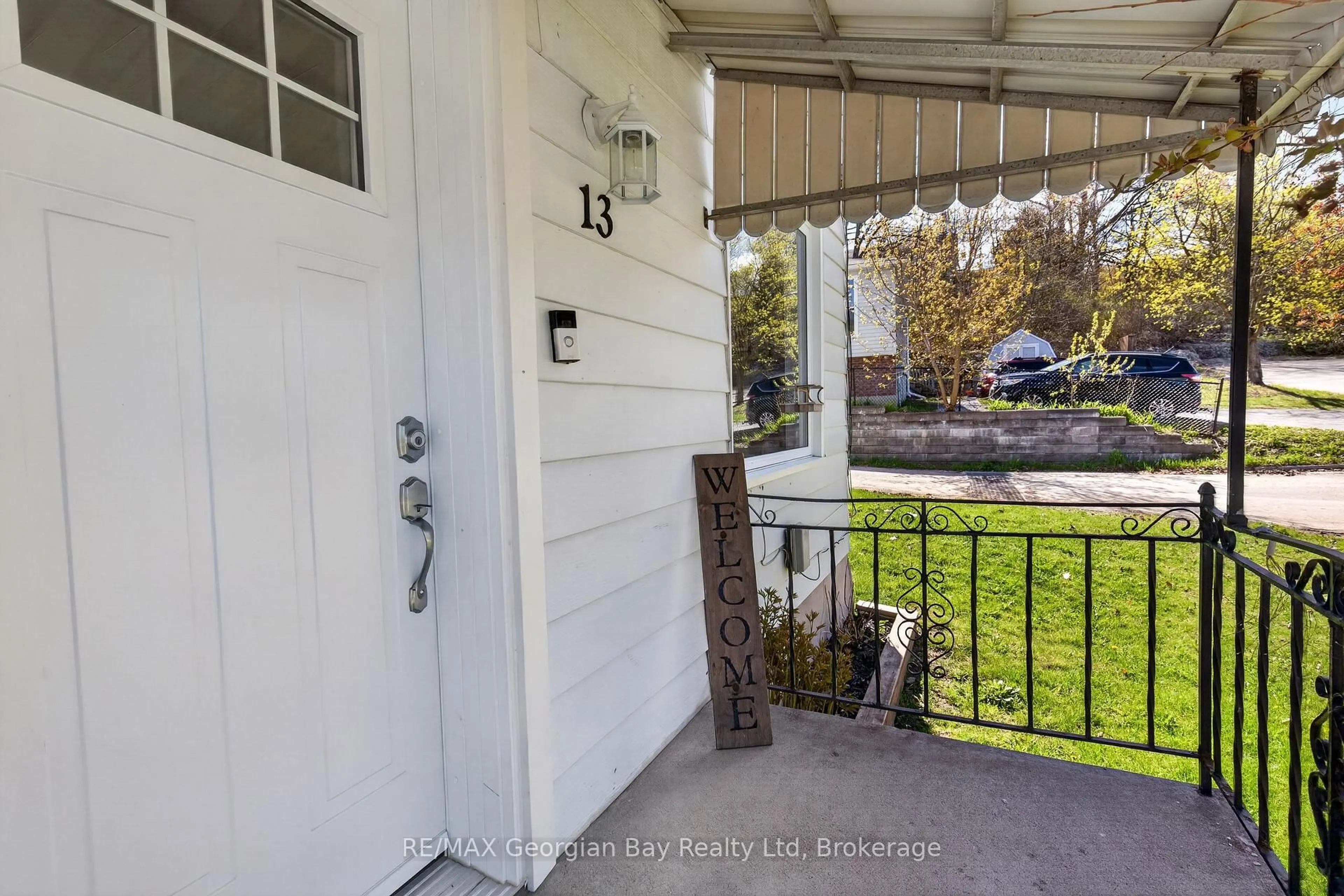 Indoor entryway for 13 Centre St, Penetanguishene Ontario L9M 1P1