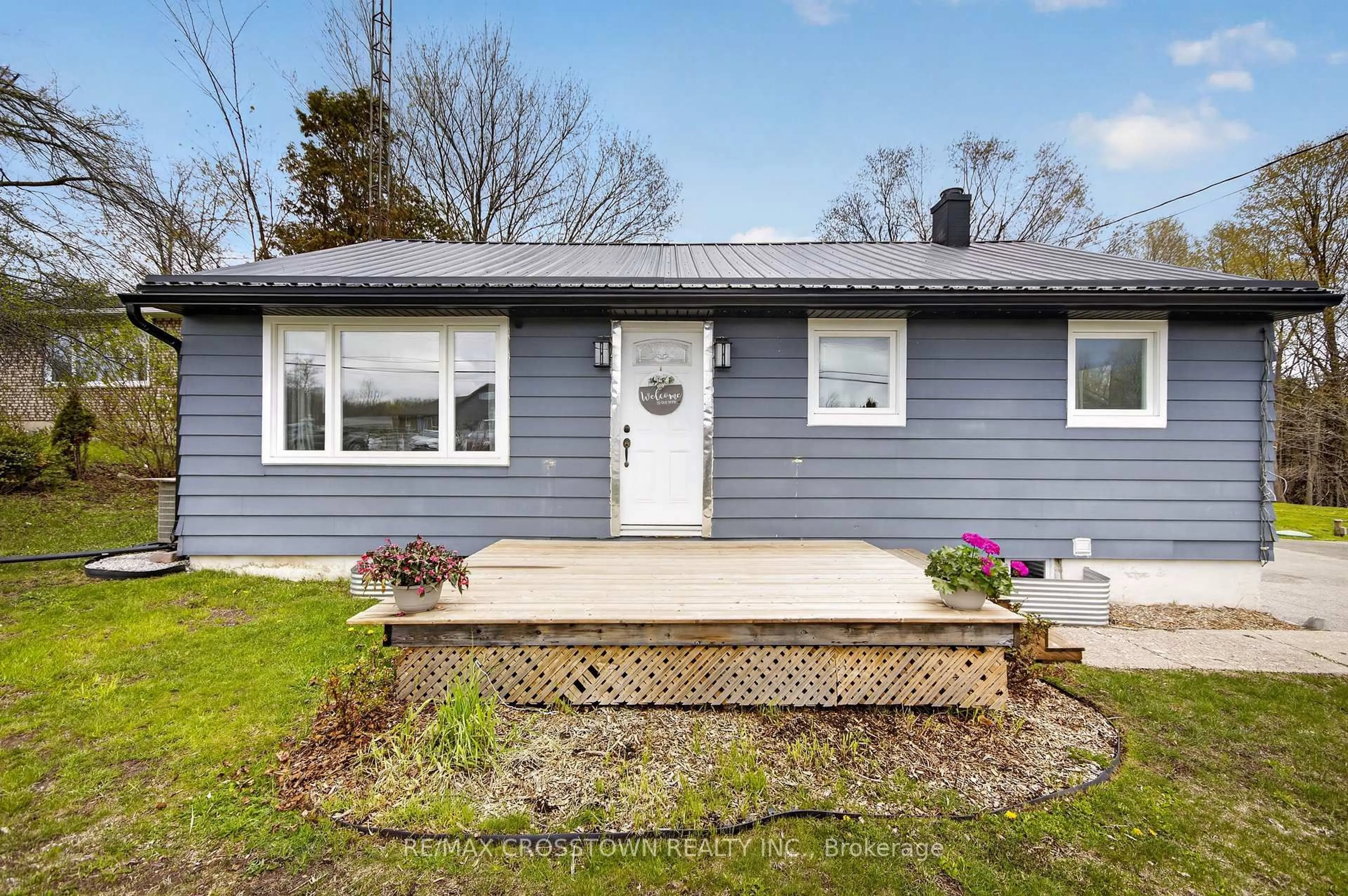 Home with vinyl exterior material, street for 23 LINE 14, Oro-Medonte Ontario L3V 8J3