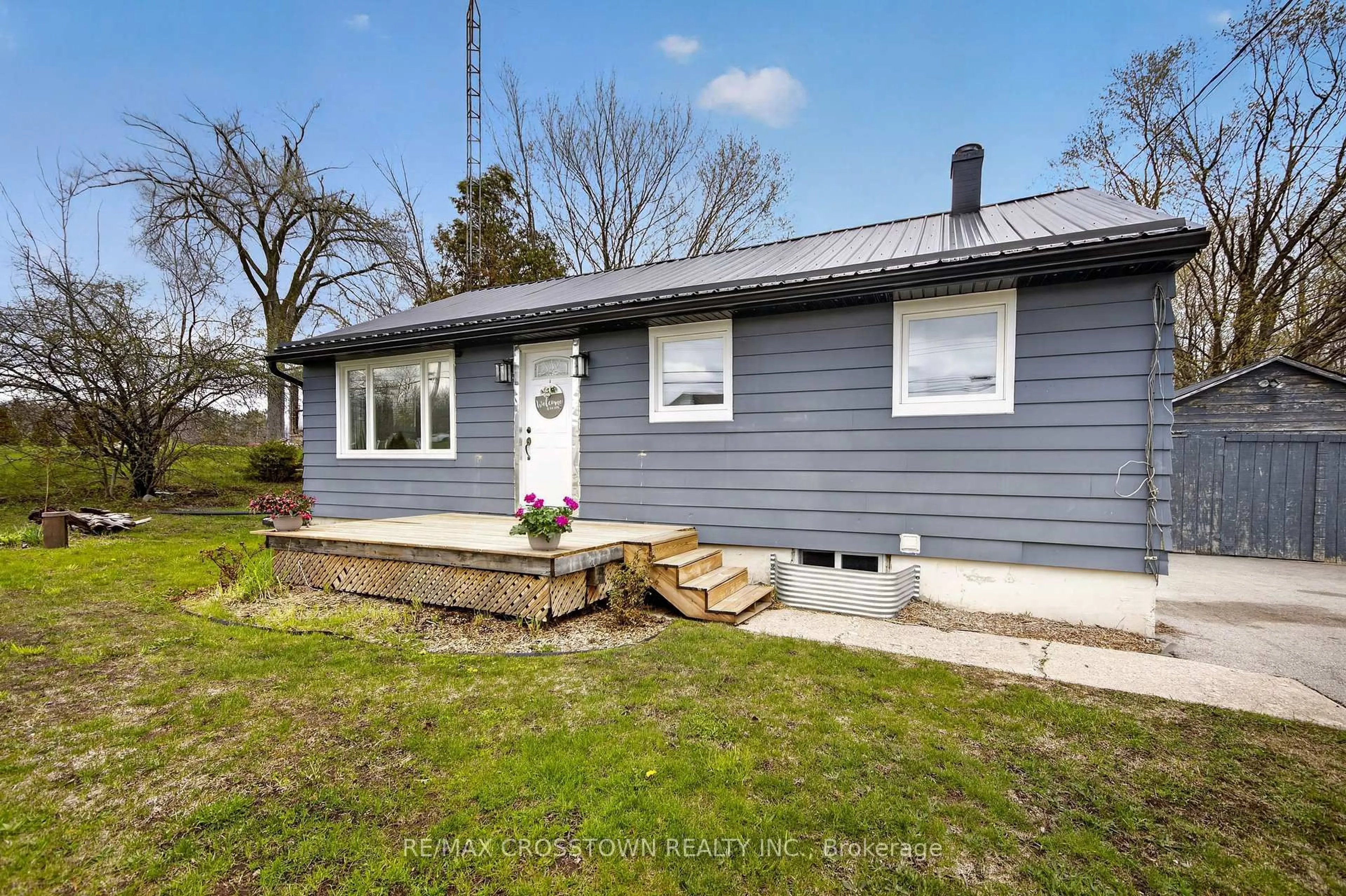A pic from outside/outdoor area/front of a property/back of a property/a pic from drone, street for 23 LINE 14, Oro-Medonte Ontario L3V 8J3