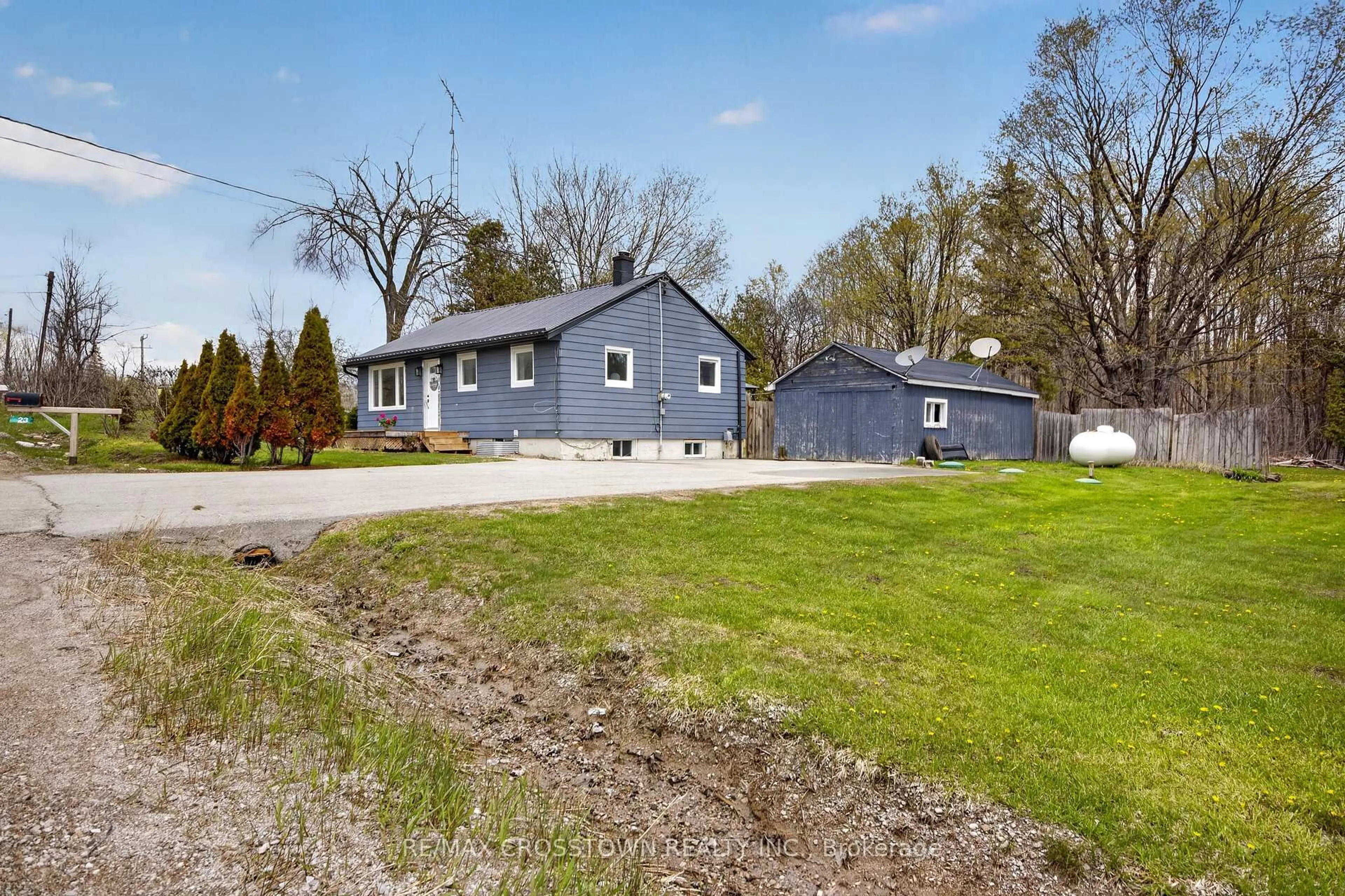 A pic from outside/outdoor area/front of a property/back of a property/a pic from drone, street for 23 LINE 14, Oro-Medonte Ontario L3V 8J3
