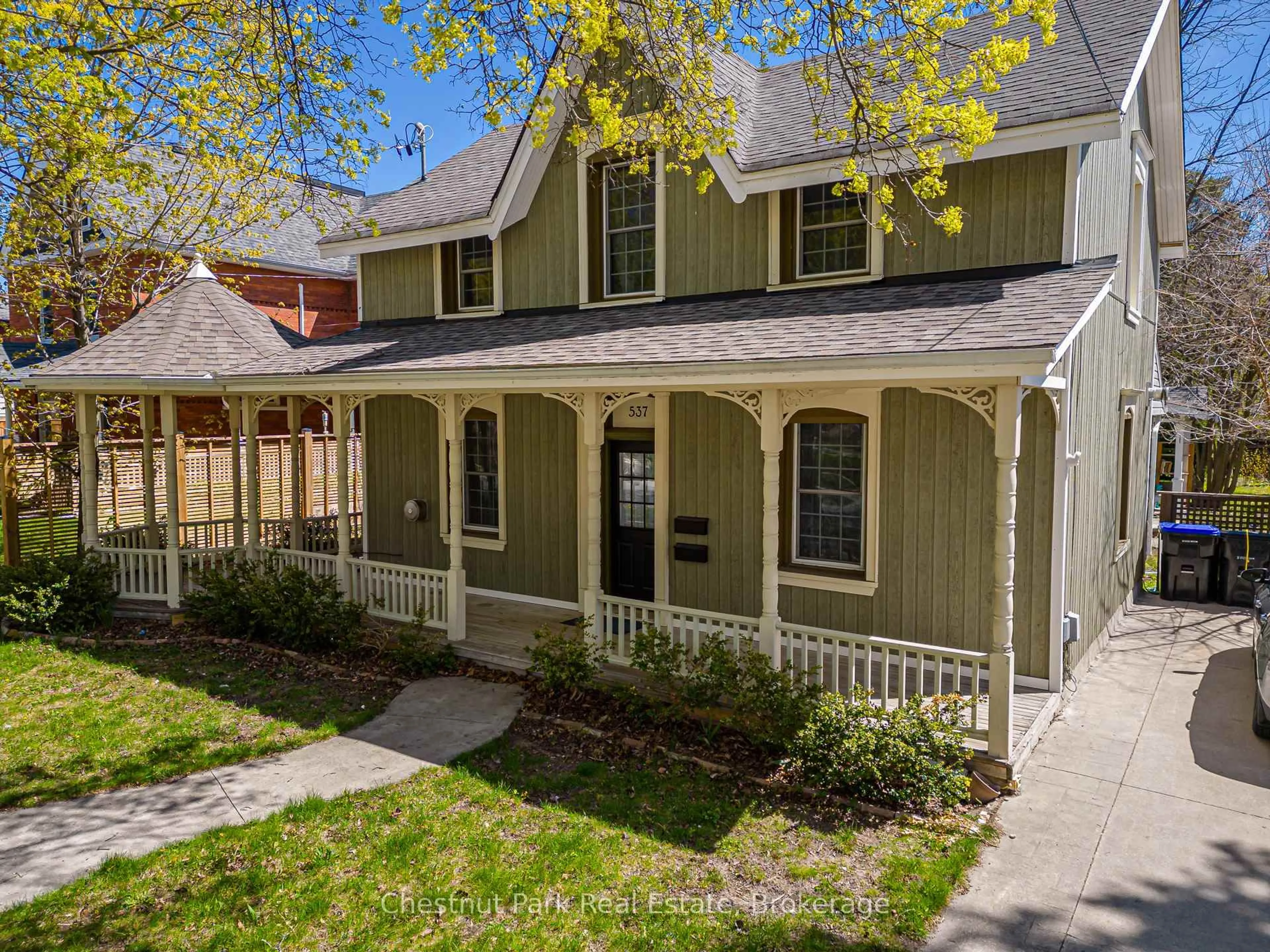 Home with vinyl exterior material, street for 537 Ste Marie St, Collingwood Ontario L9Y 3L2