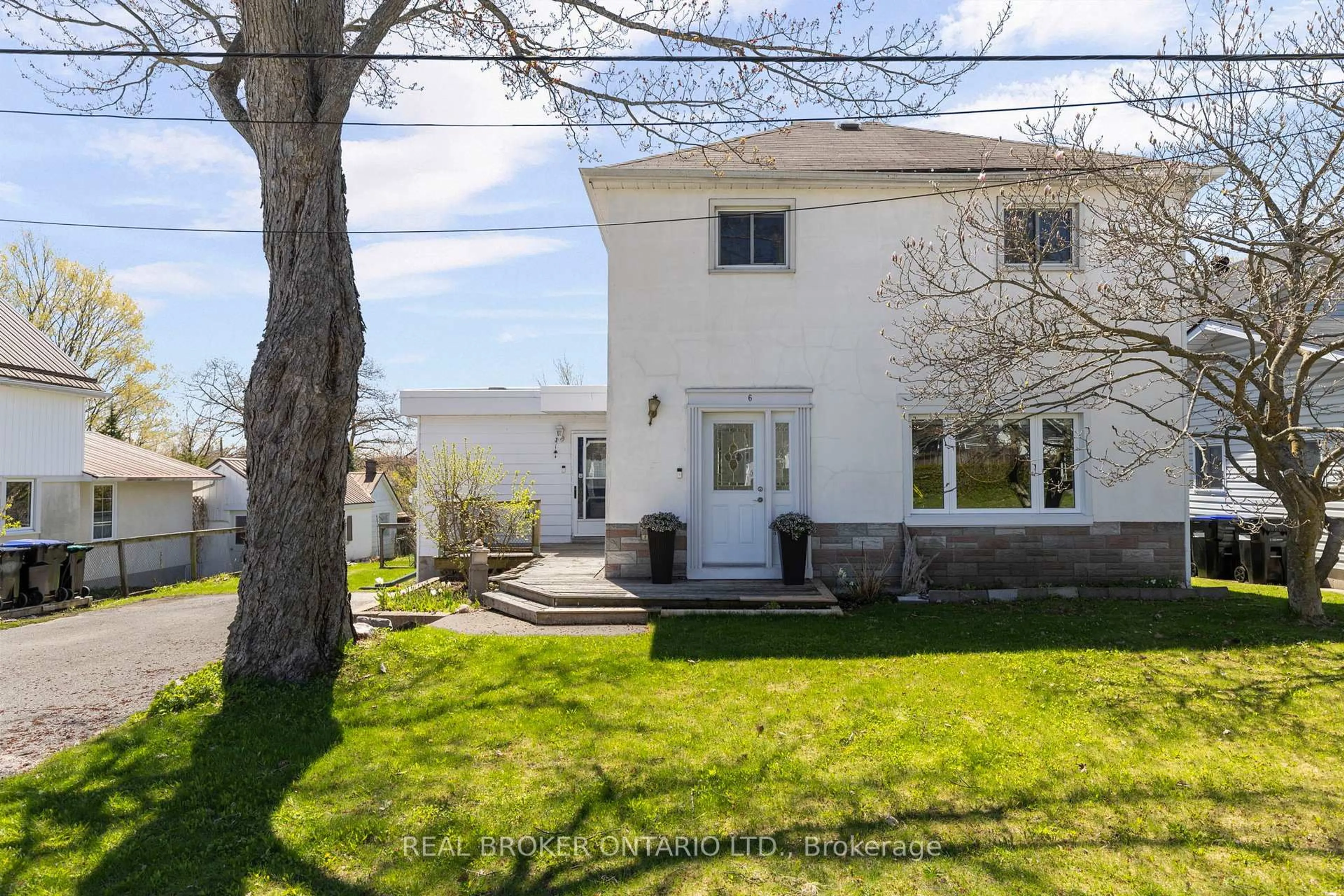 Unknown for 6 Lucy St, Penetanguishene Ontario L9M 1K7