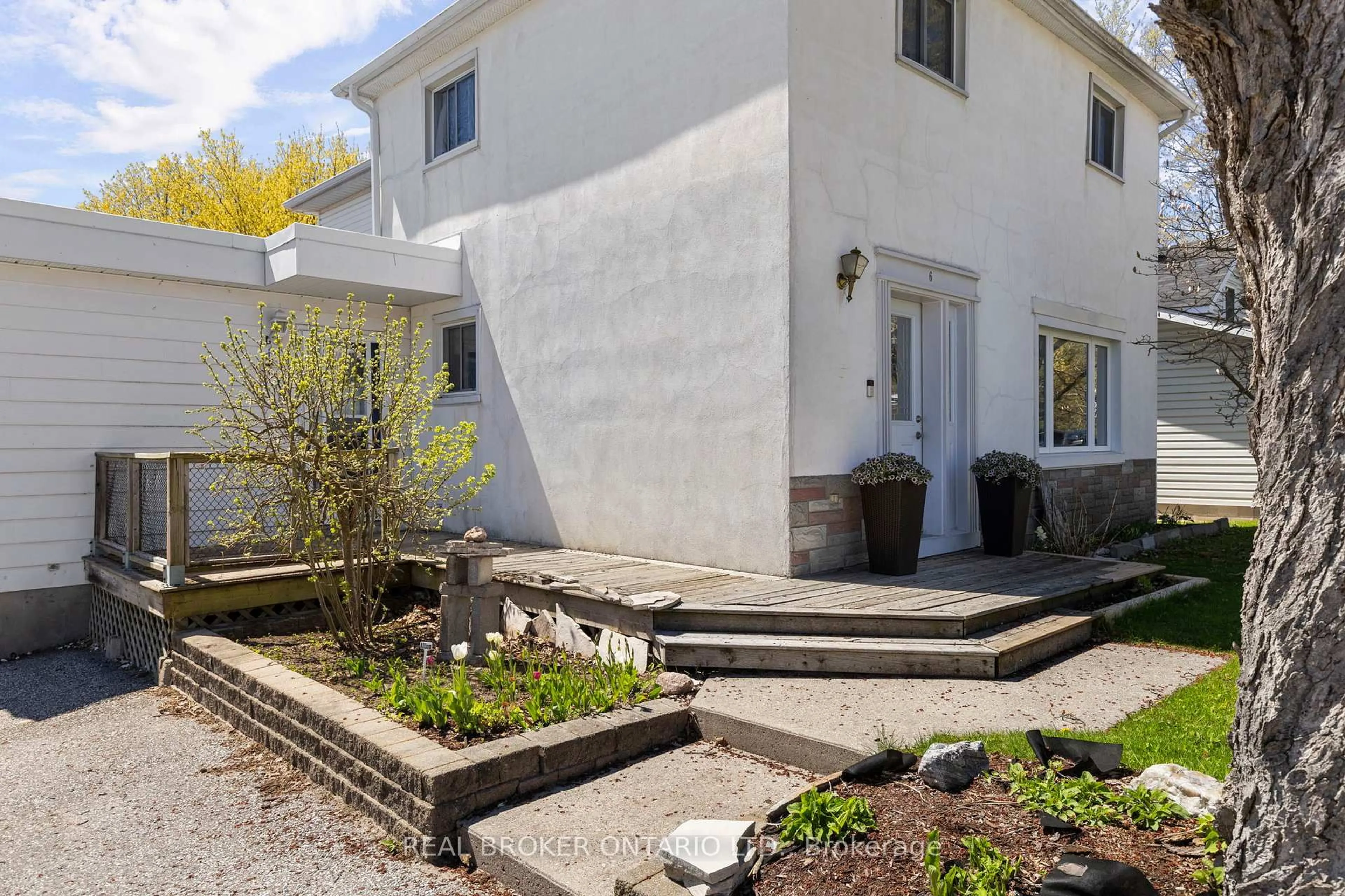 Patio, street for 6 Lucy St, Penetanguishene Ontario L9M 1K7
