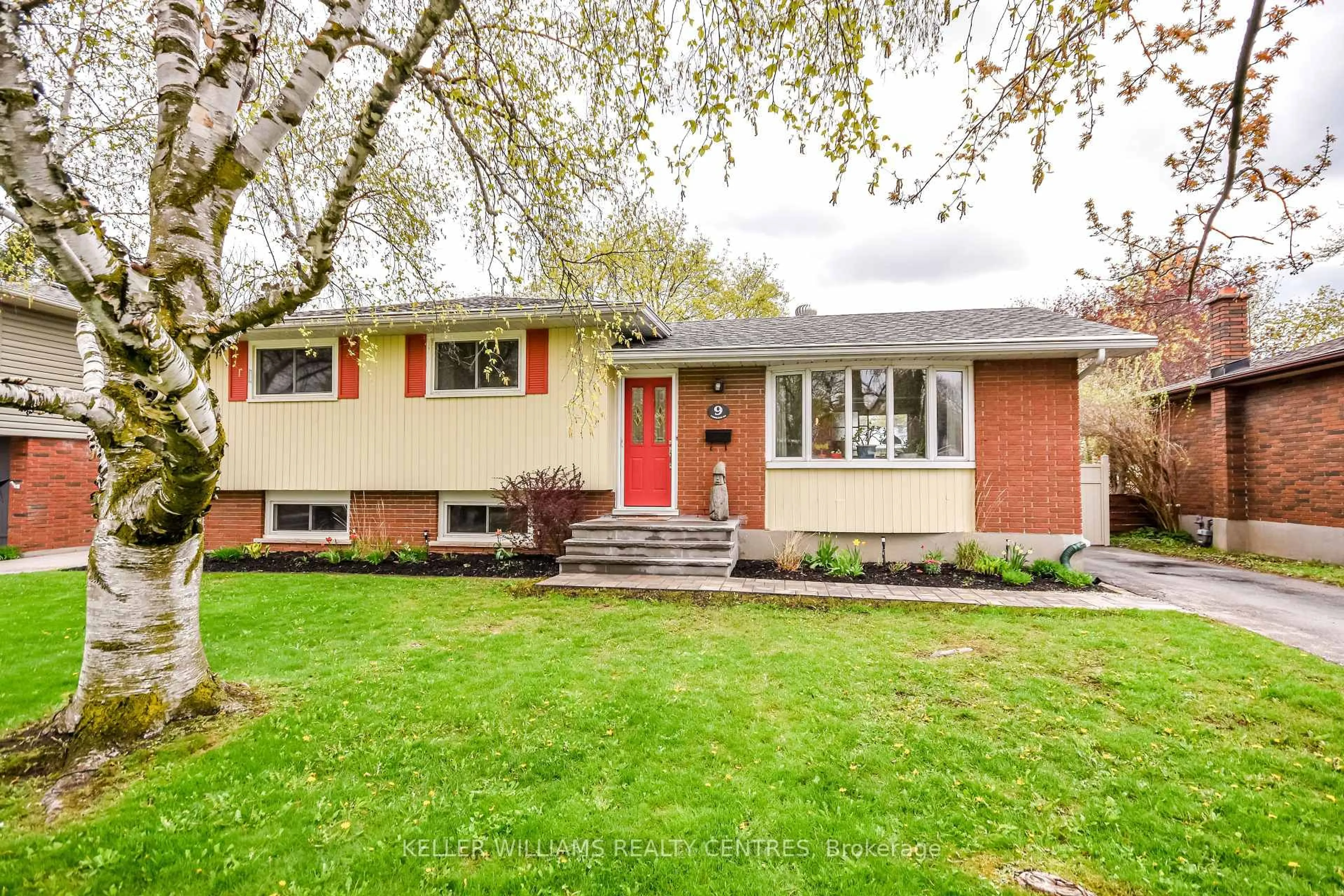 Home with brick exterior material, street for 9 Ferguson Rd, Collingwood Ontario L9Y 2Z9