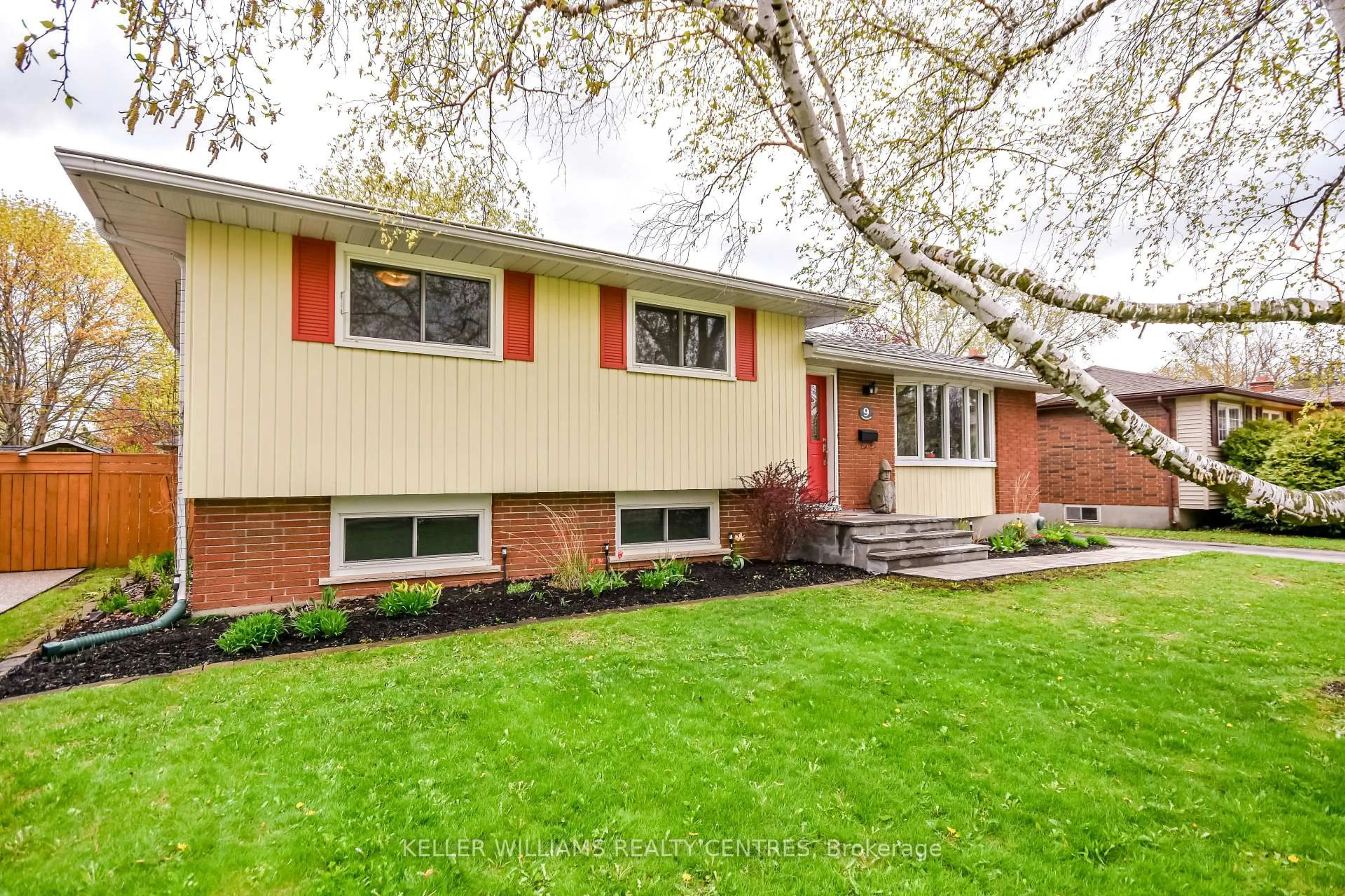Home with brick exterior material, street for 9 Ferguson Rd, Collingwood Ontario L9Y 2Z9