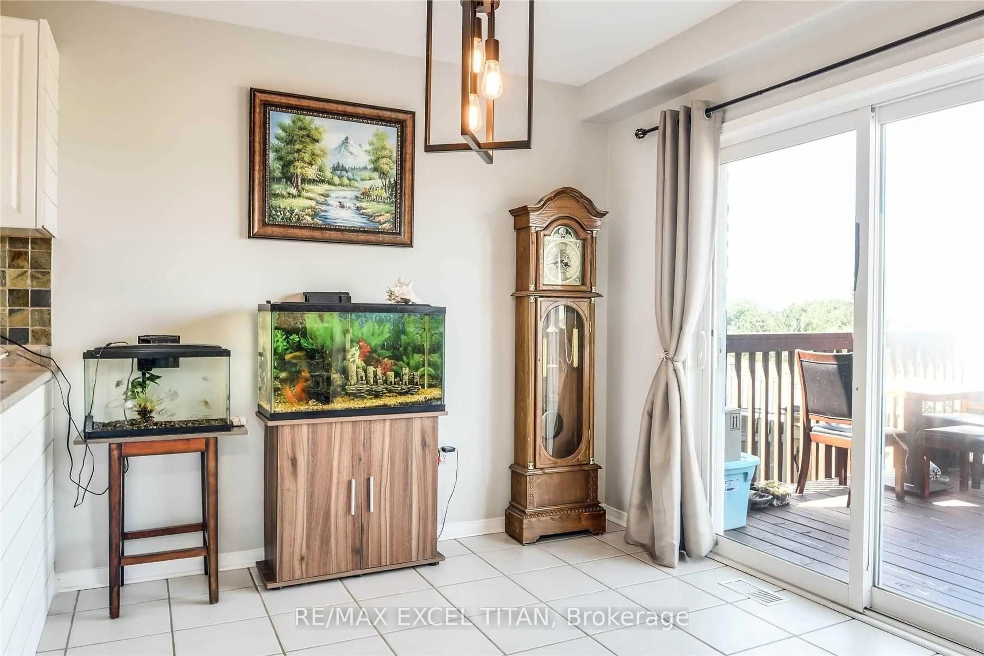 Indoor entryway for 3196 Bass Lake Sdrd, Orillia Ontario L3V 7Y5