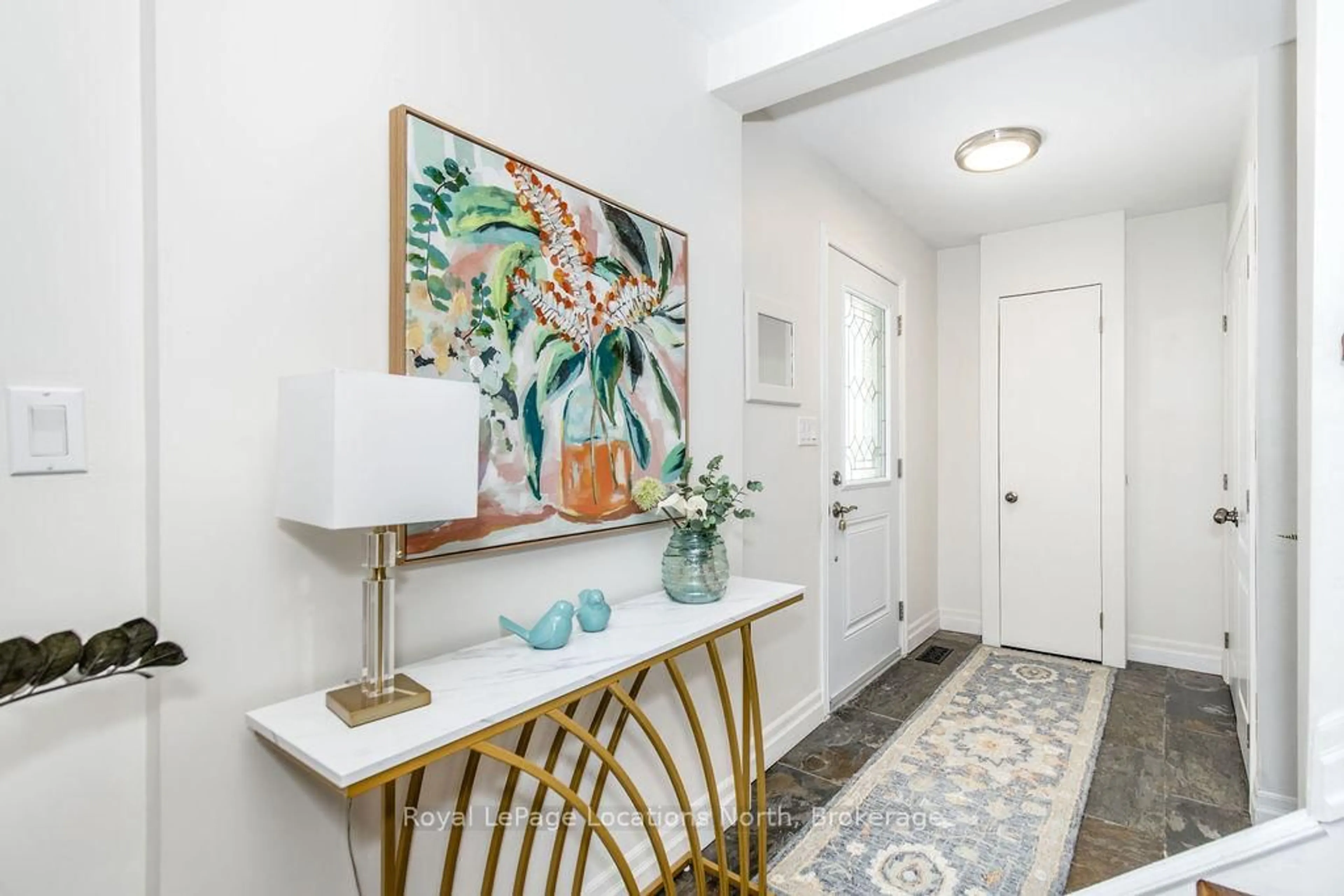 Indoor entryway for 52 Seventh St, Collingwood Ontario L9Y 2A7