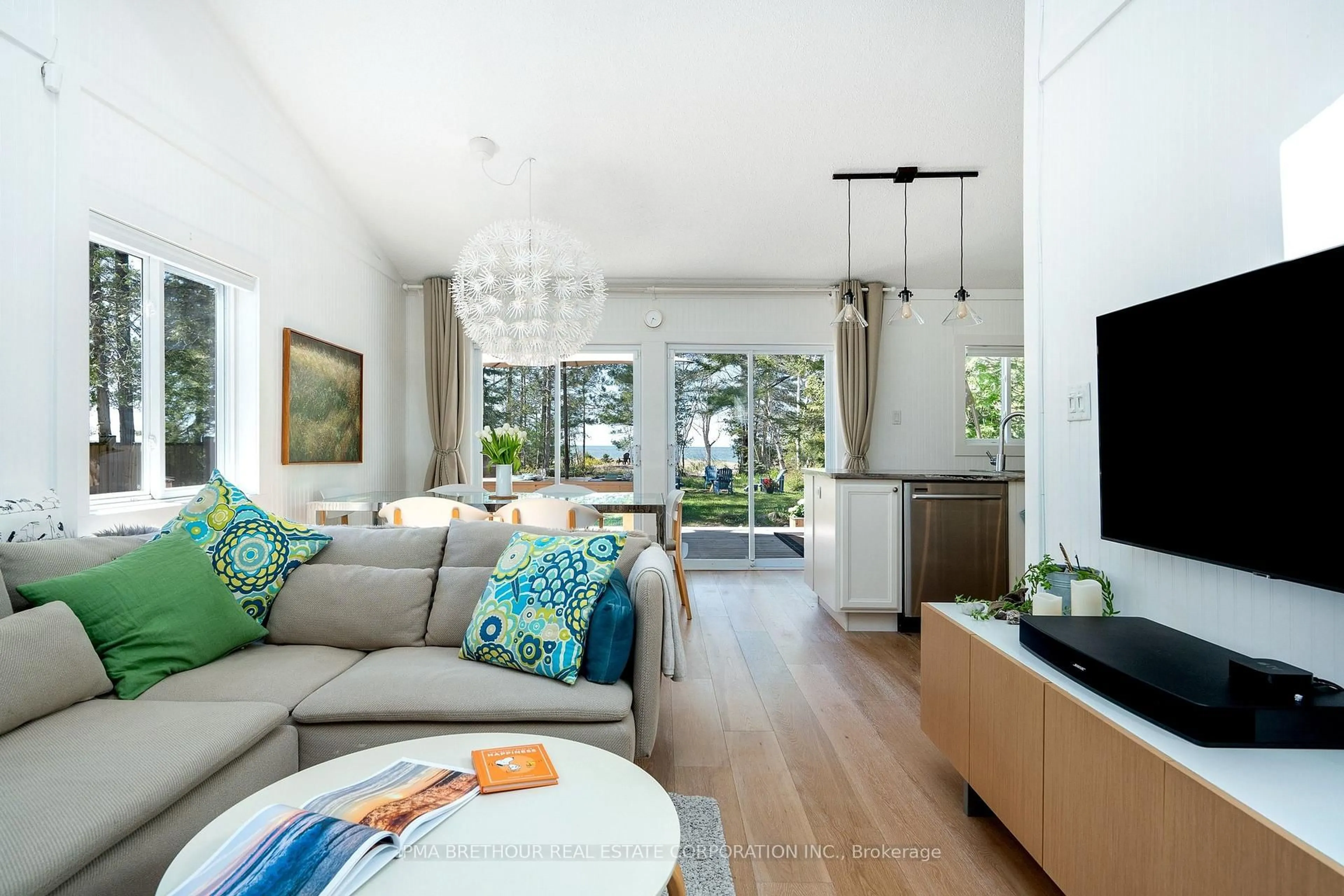 Living room with furniture, unknown for 282 Coastline Dr, Wasaga Beach Ontario L9Z 2M4