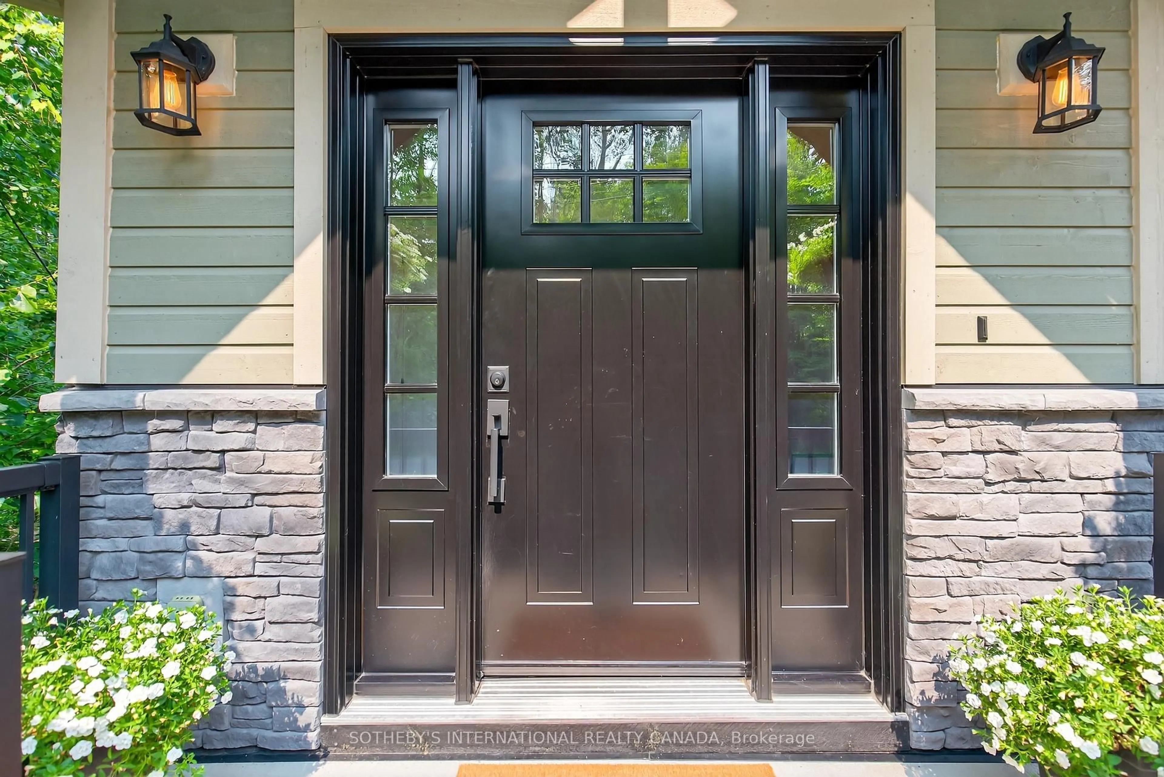 Indoor entryway for 73 Wozniak Rd, Penetanguishene Ontario L9M 1W6