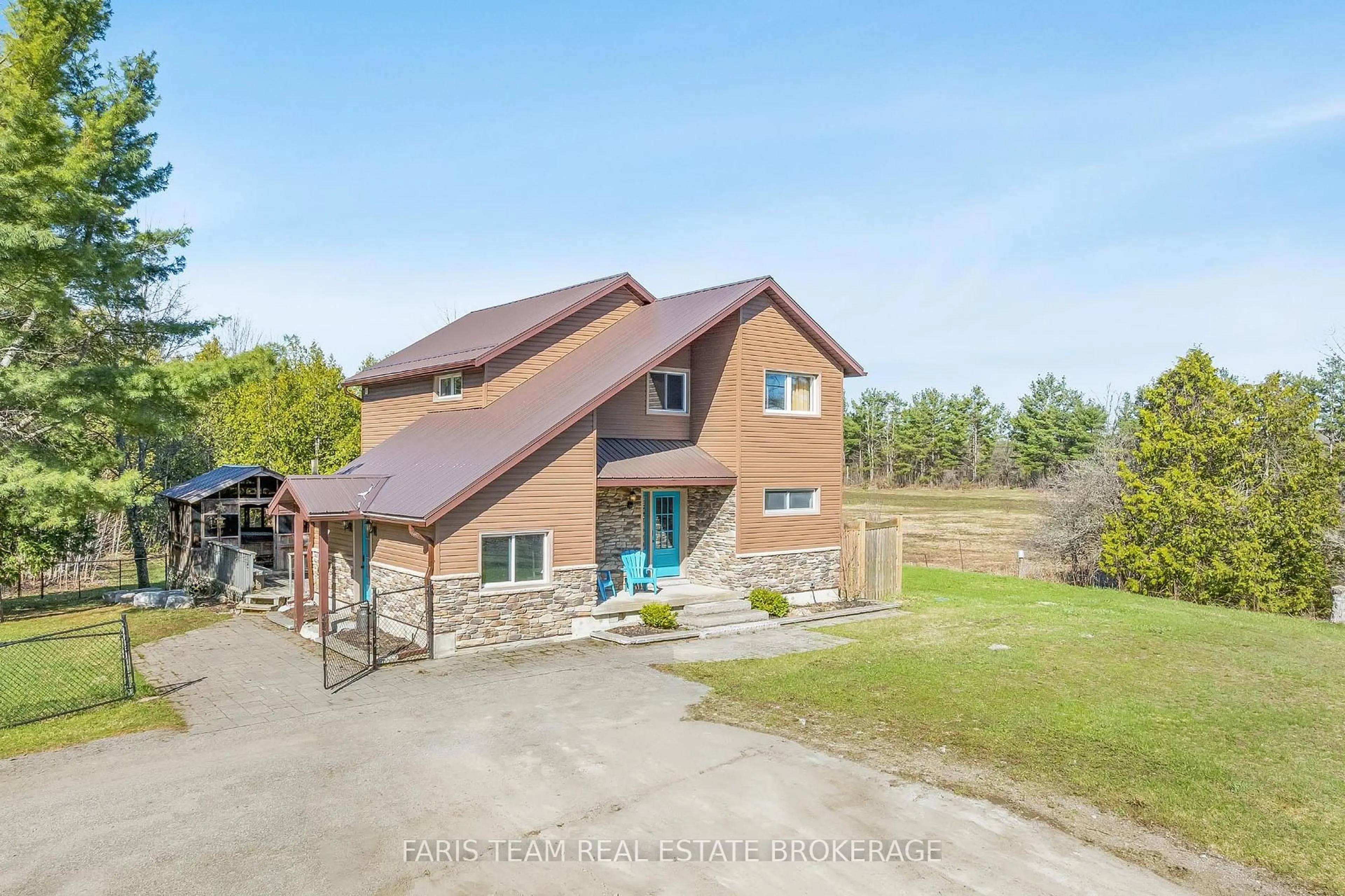 A pic from outside/outdoor area/front of a property/back of a property/a pic from drone, unknown for 1872 Anderson Line, Severn Ontario L0K 1E0