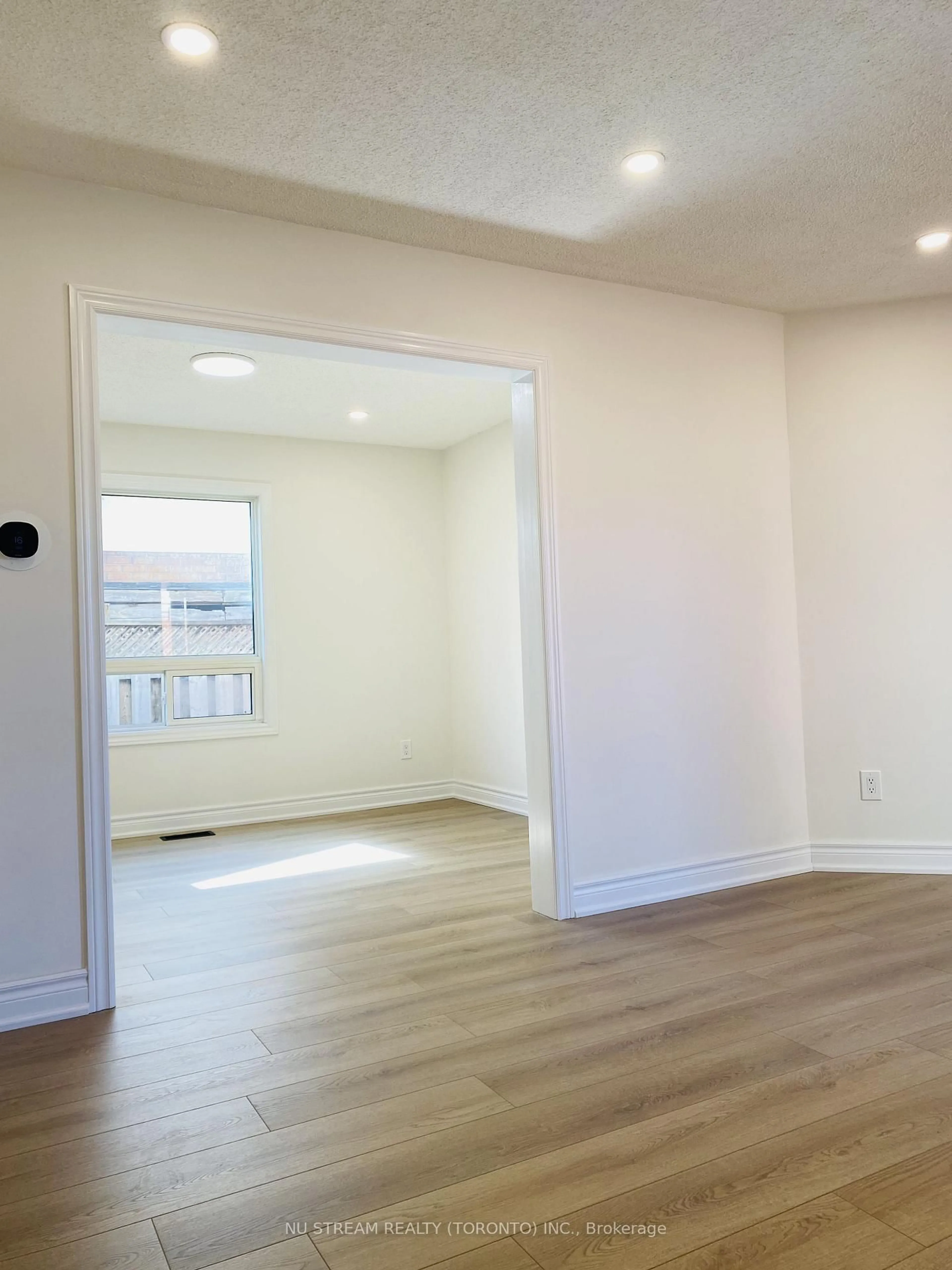 A pic of a room for 25 Quance St, Barrie Ontario L4N 7M3