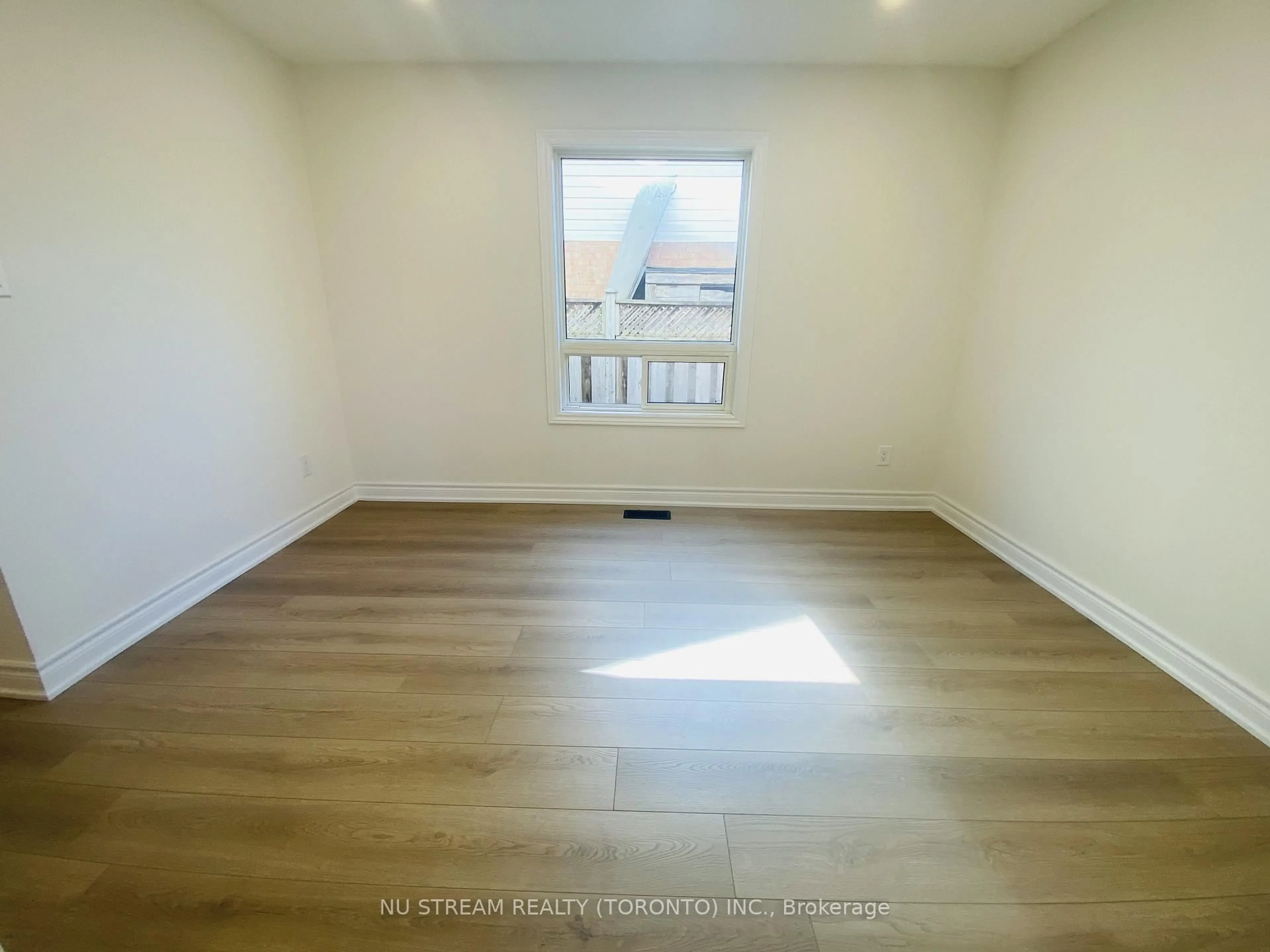 A pic of a room for 25 Quance St, Barrie Ontario L4N 7M3