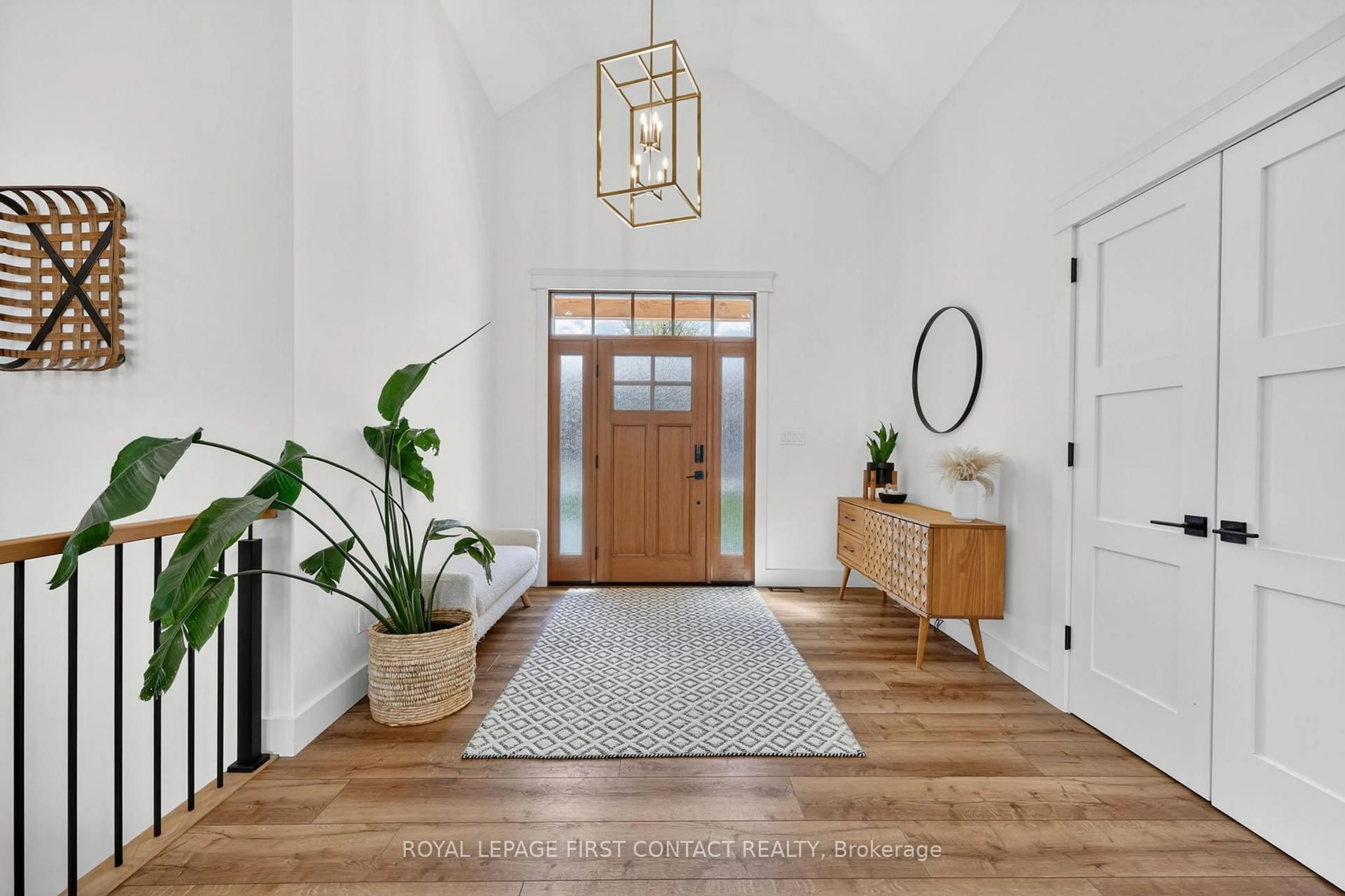 Indoor entryway for 144 Arlynn Cres, Penetanguishene Ontario L9M 2G9