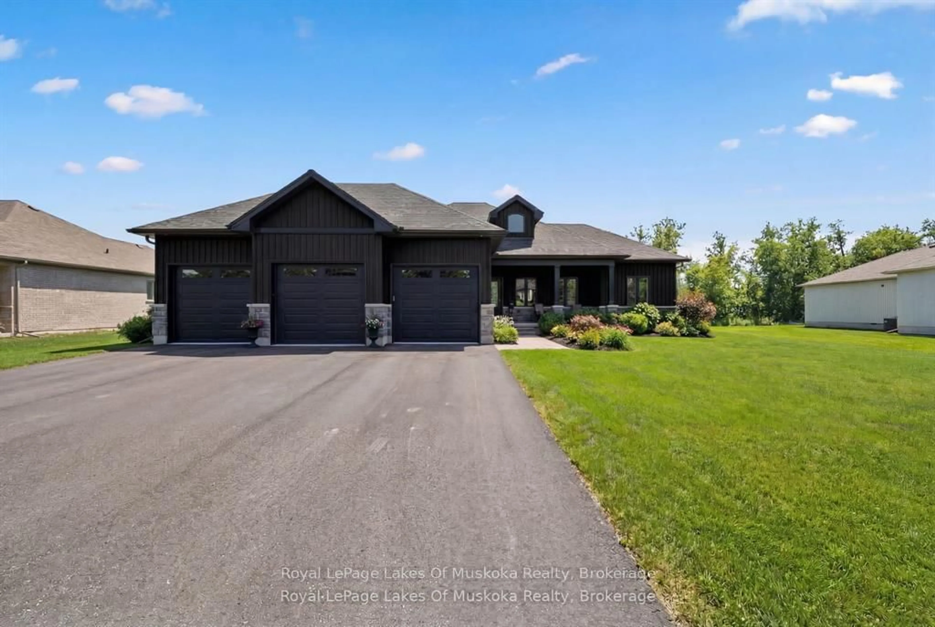 A pic from outside/outdoor area/front of a property/back of a property/a pic from drone, street for 21 Henry Ball Crt, Oro-Medonte Ontario L0K 2G1
