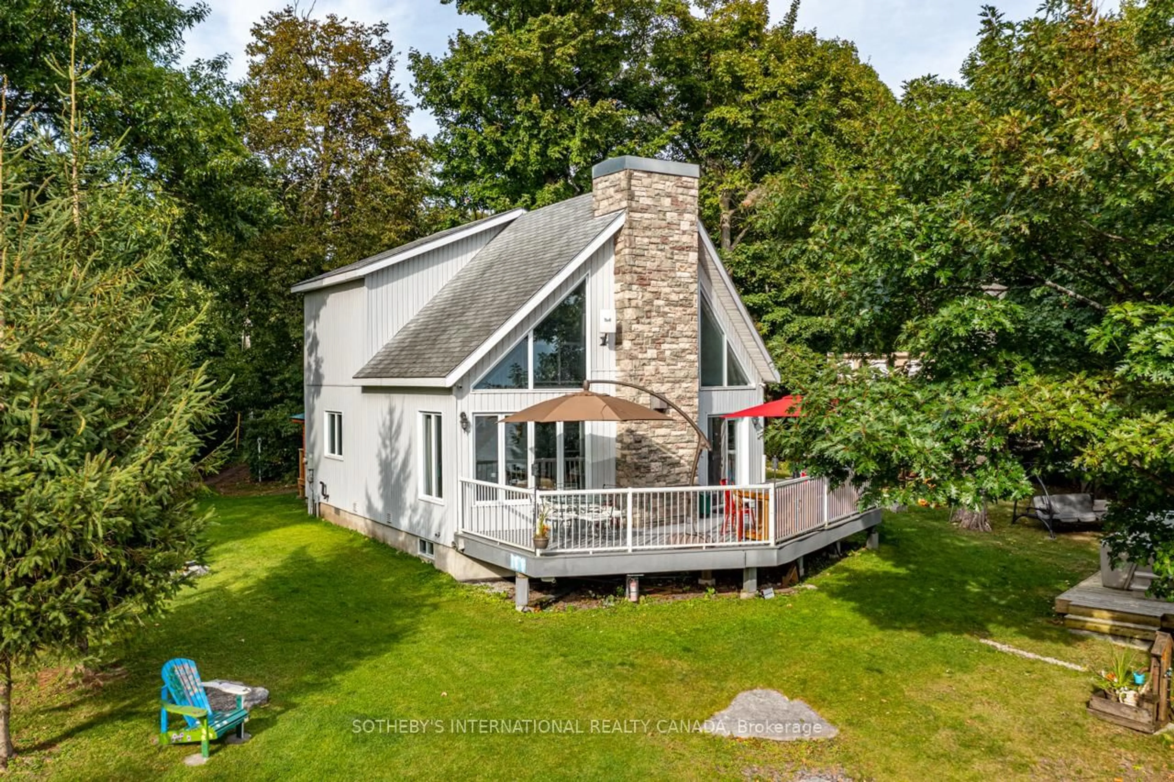 Home with vinyl exterior material, water/lake/river/ocean view for 1 & 2 Ivy Lane, Orillia Ontario L3V 6H1