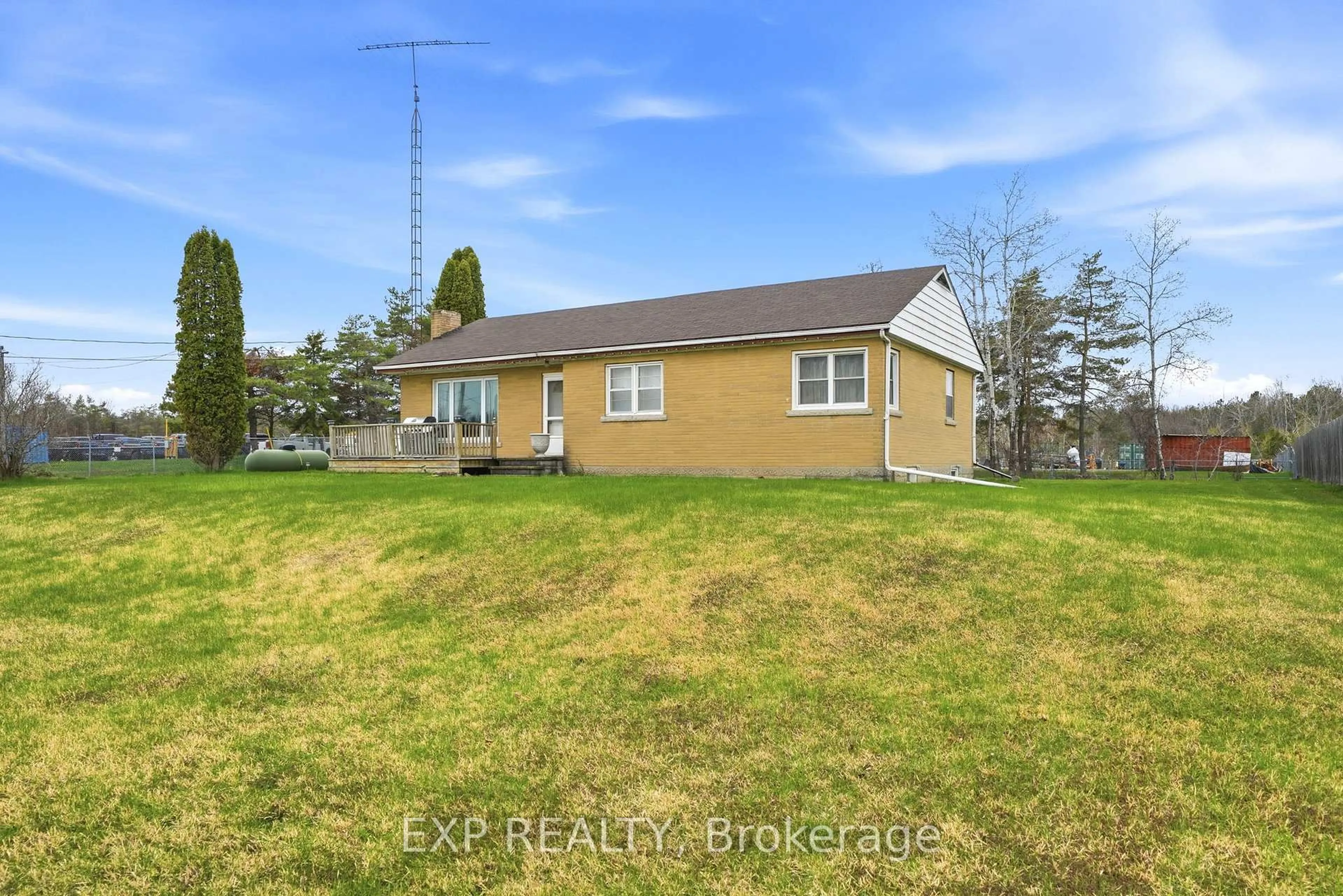 A pic from outside/outdoor area/front of a property/back of a property/a pic from drone, building for 4142 Stewarts Lane, Severn Ontario L3V 6H3