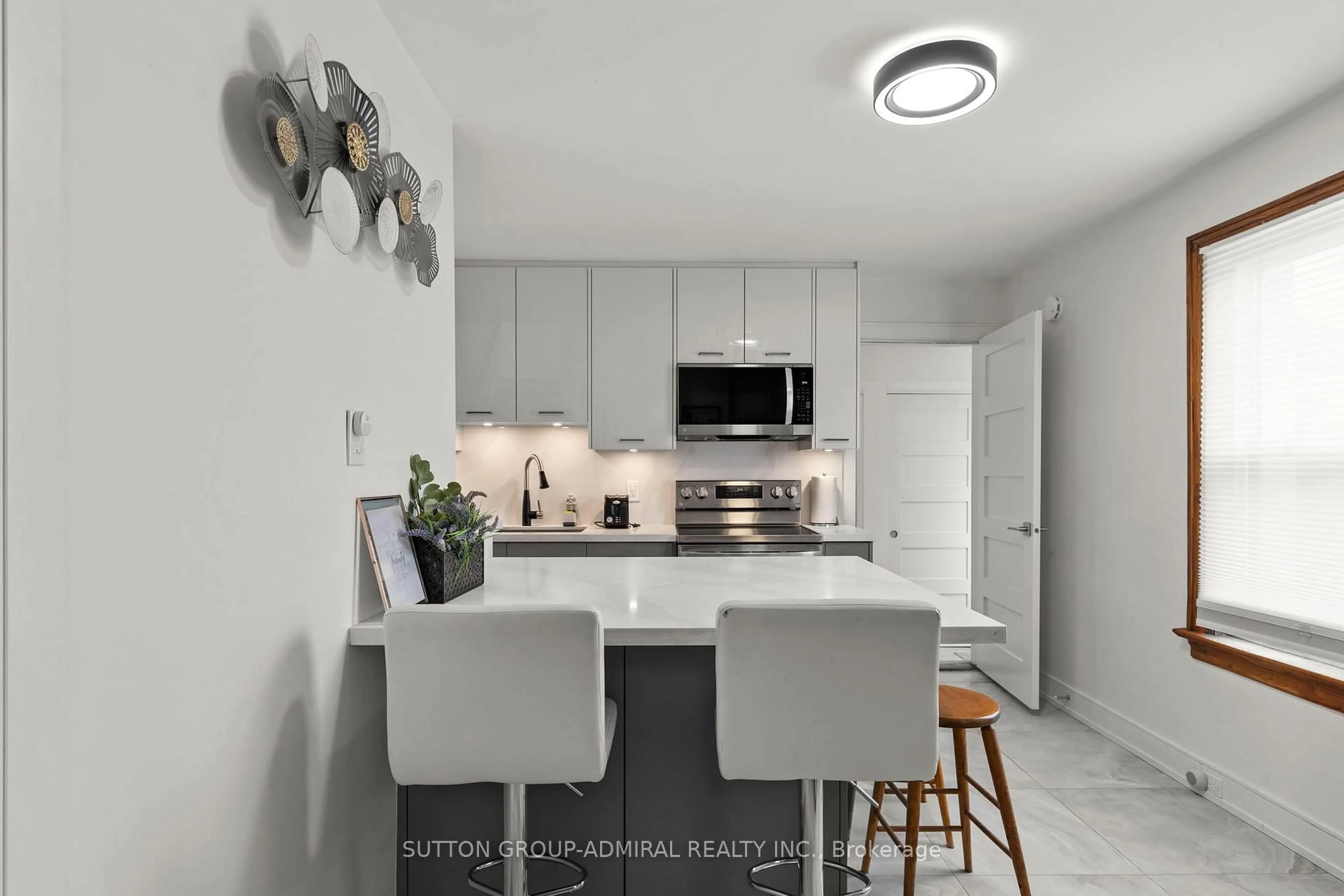 Unknown for 8 South St, Orillia Ontario L3V 3S9