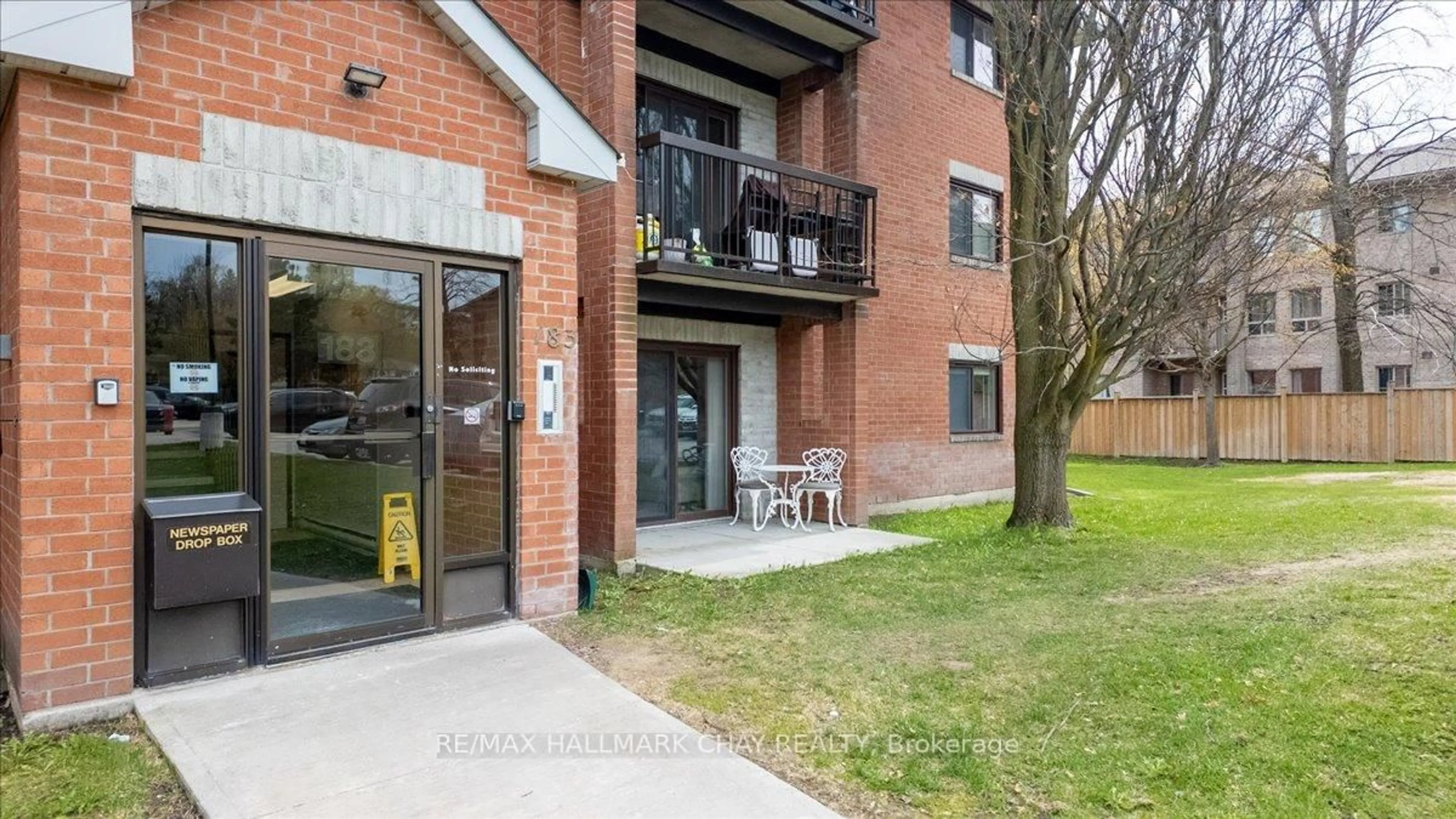 Patio, unknown for 183 Edgehill Dr #C2, Barrie Ontario L4N 1L9