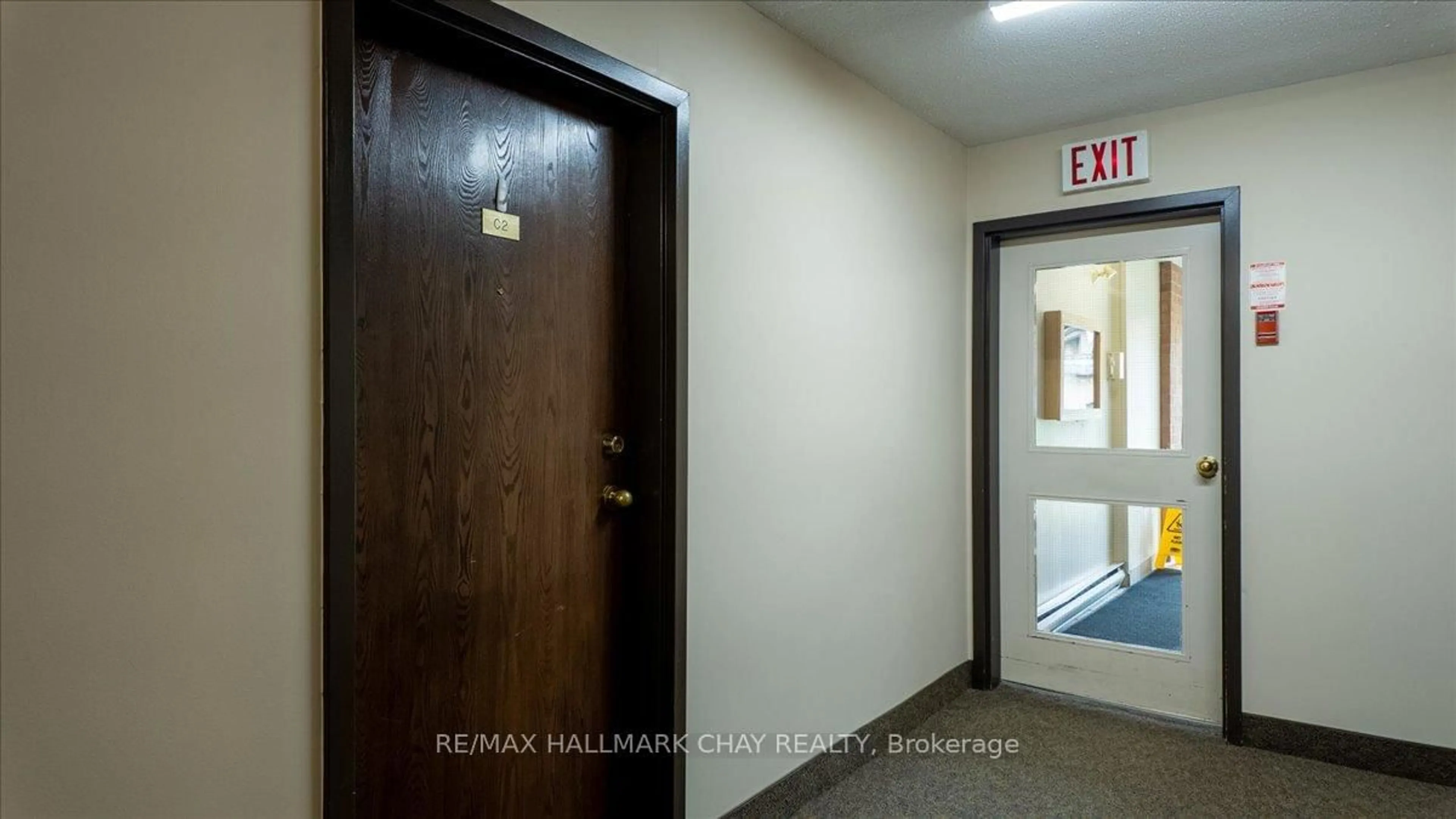Indoor foyer for 183 Edgehill Dr #C2, Barrie Ontario L4N 1L9