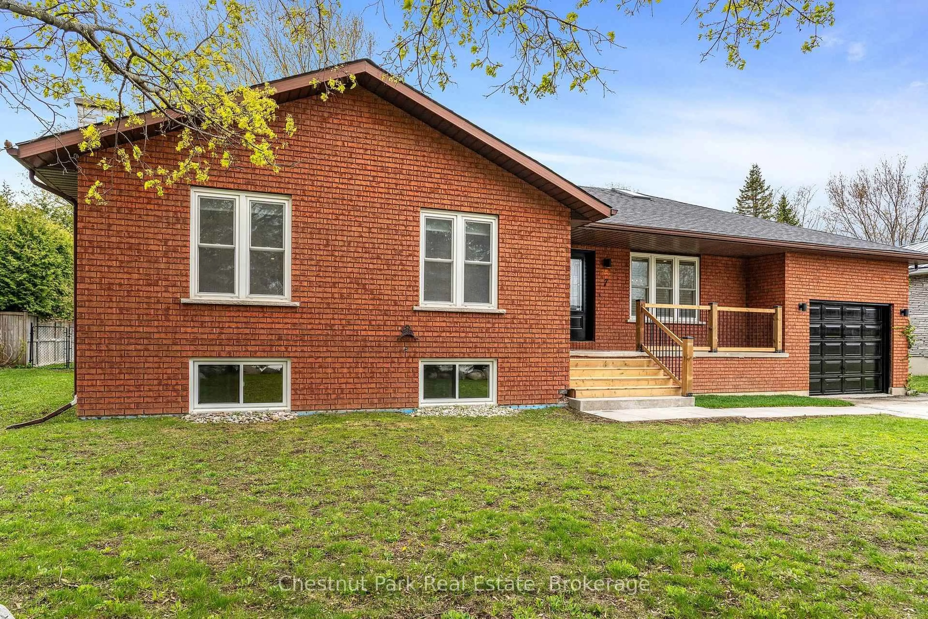 Home with brick exterior material, unknown for 7 McKean Blvd, Clearview Ontario L0M 1P0
