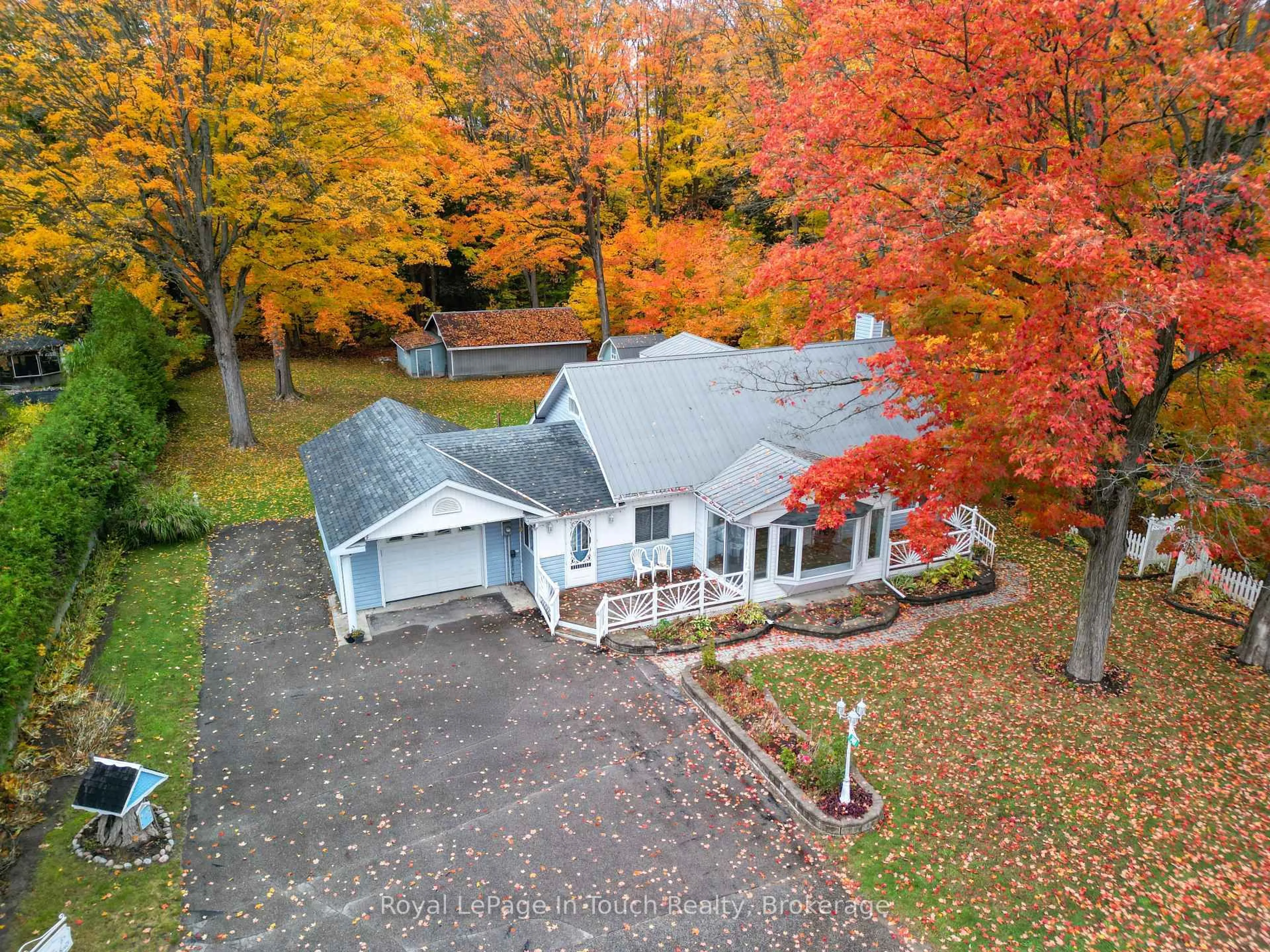 A pic from outside/outdoor area/front of a property/back of a property/a pic from drone, unknown for 748 Overhead bridge Rd, Penetanguishene Ontario L9M 0V6